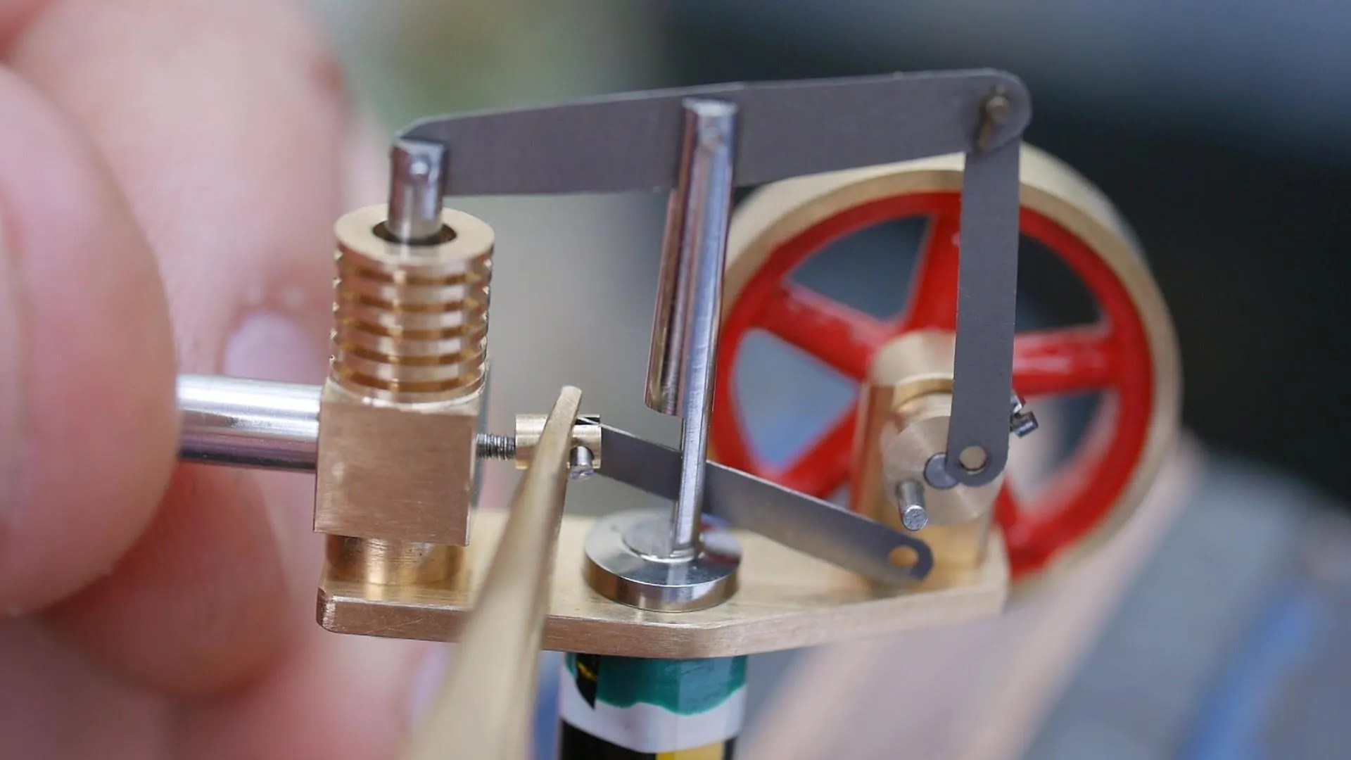 A Miniature Beam Stirling Engine : 11 Steps (with Pictures) - Instructables