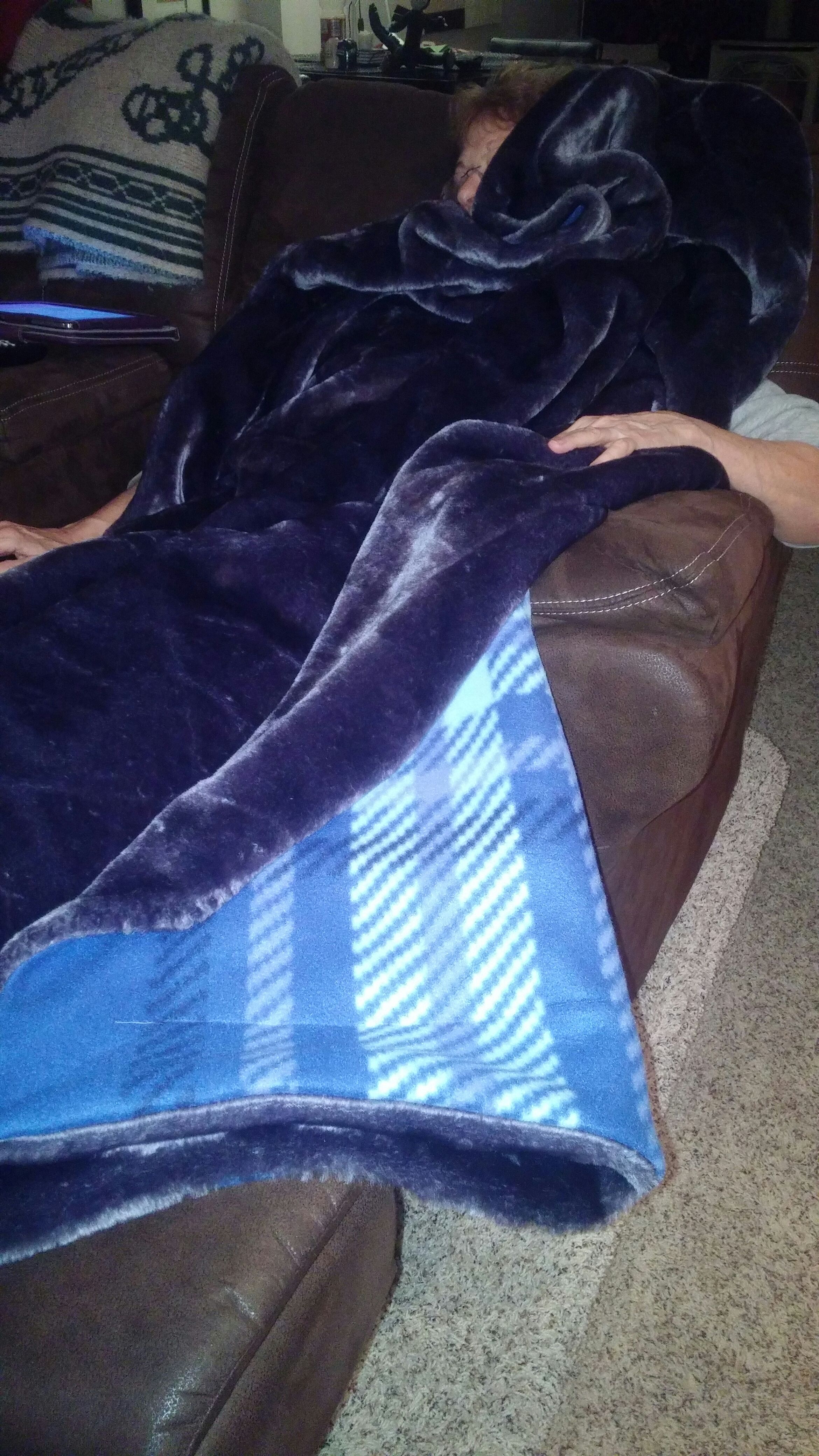 Sew Warm Faux Fur and Fleece Cover 4 Steps (with Pictures