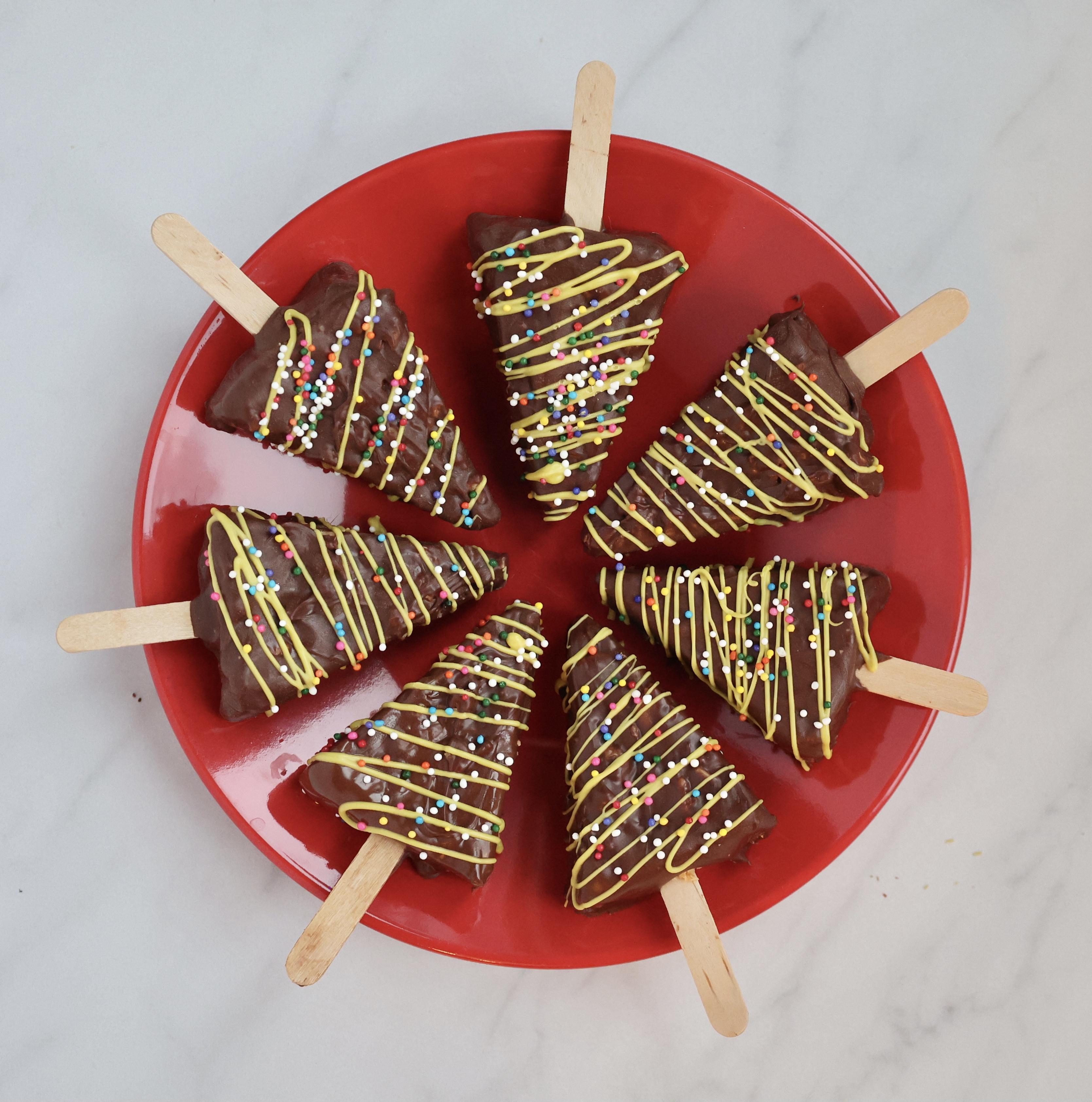 Chocolate Peanut Butter Rice Krispie Christmas Tree Pops 4 Steps