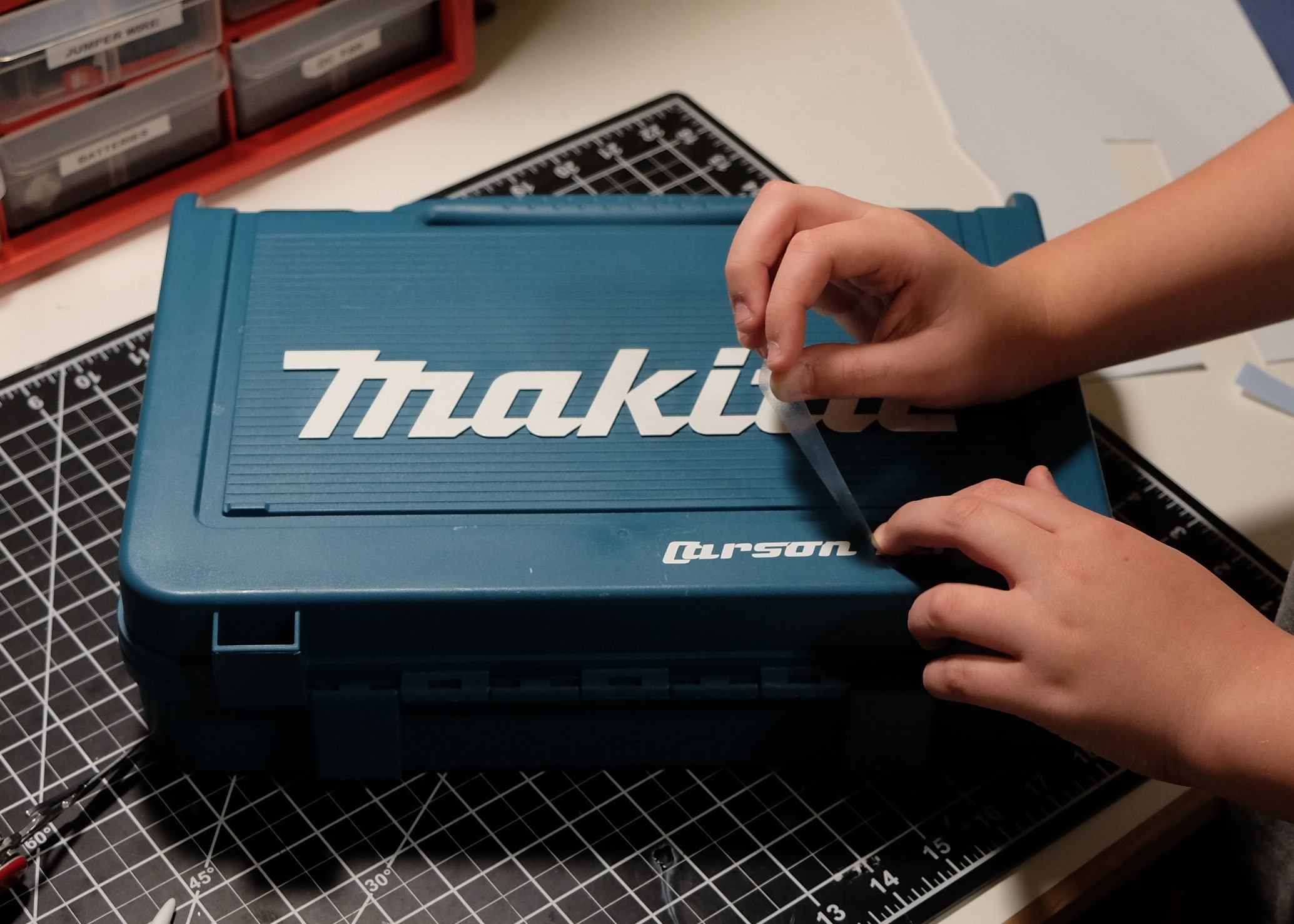 How to Make a Custom Vinyl Decal for Your Tool Case 6 Steps