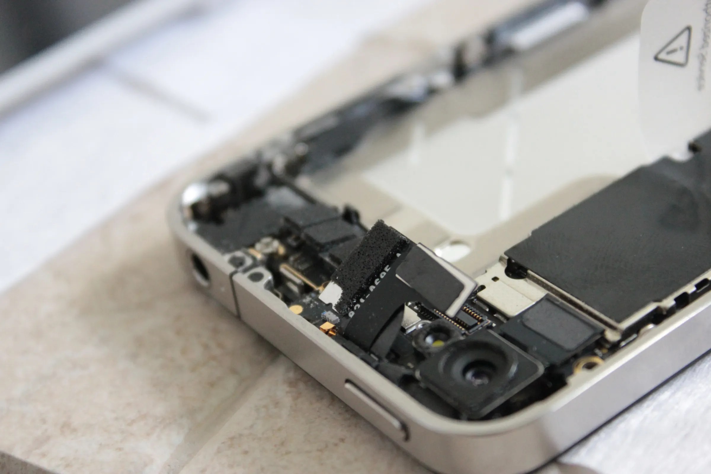 Guide to IPhone 4 Screen Replacement : 17 Steps (with Pictures