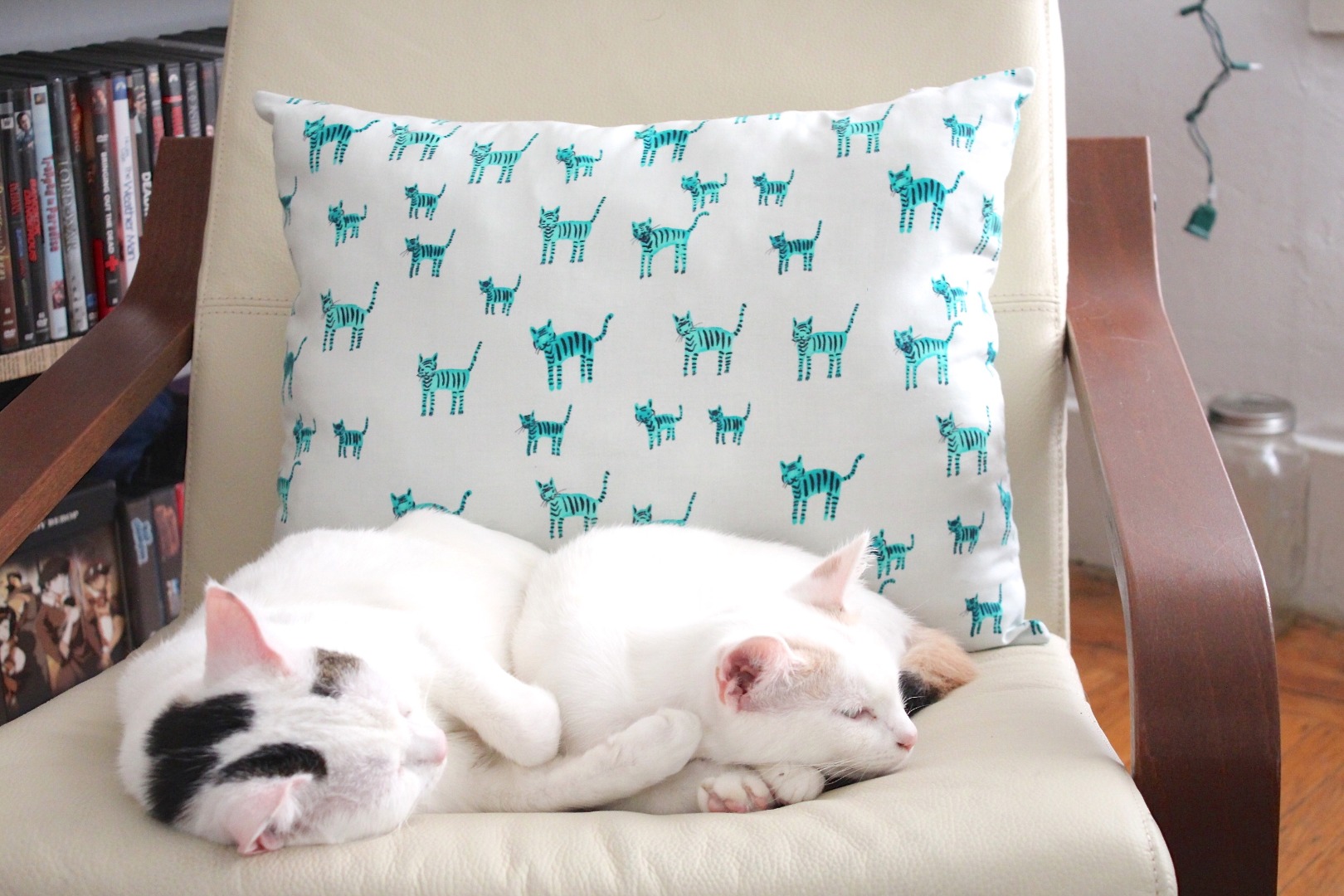 How to Sew a Zippered Pillow Cover 10 Steps (with Pictures