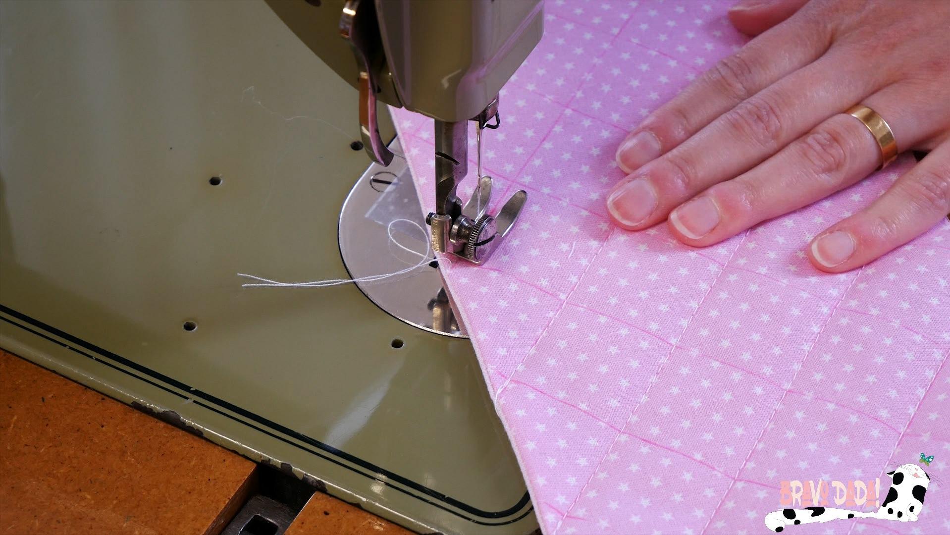 DIY How to Make a Quilted Sewing Machine Mat With Pockets and Thread