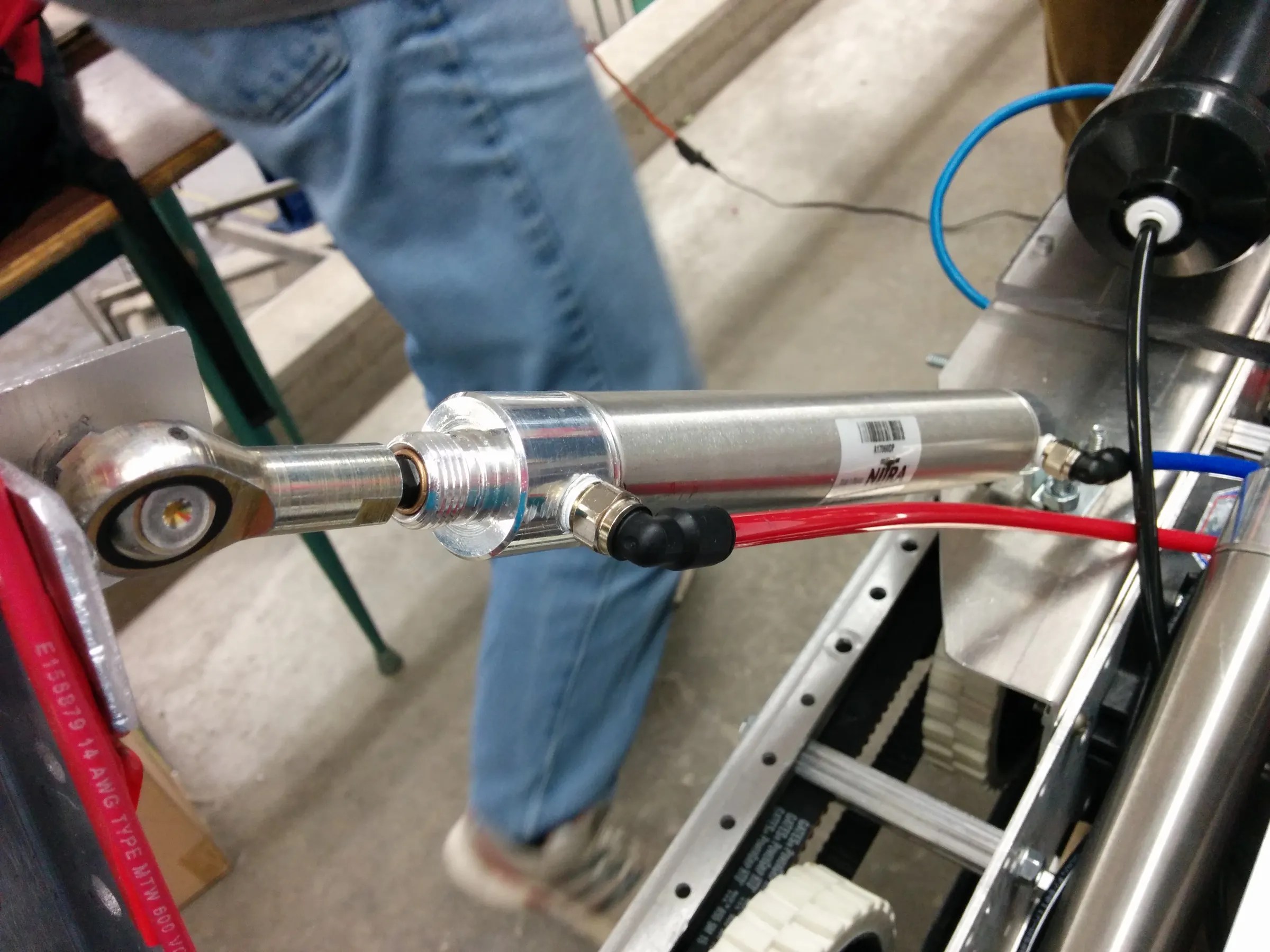 How to Create a Pneumatic System for (F.I.R.S.T) Robots 7 Steps