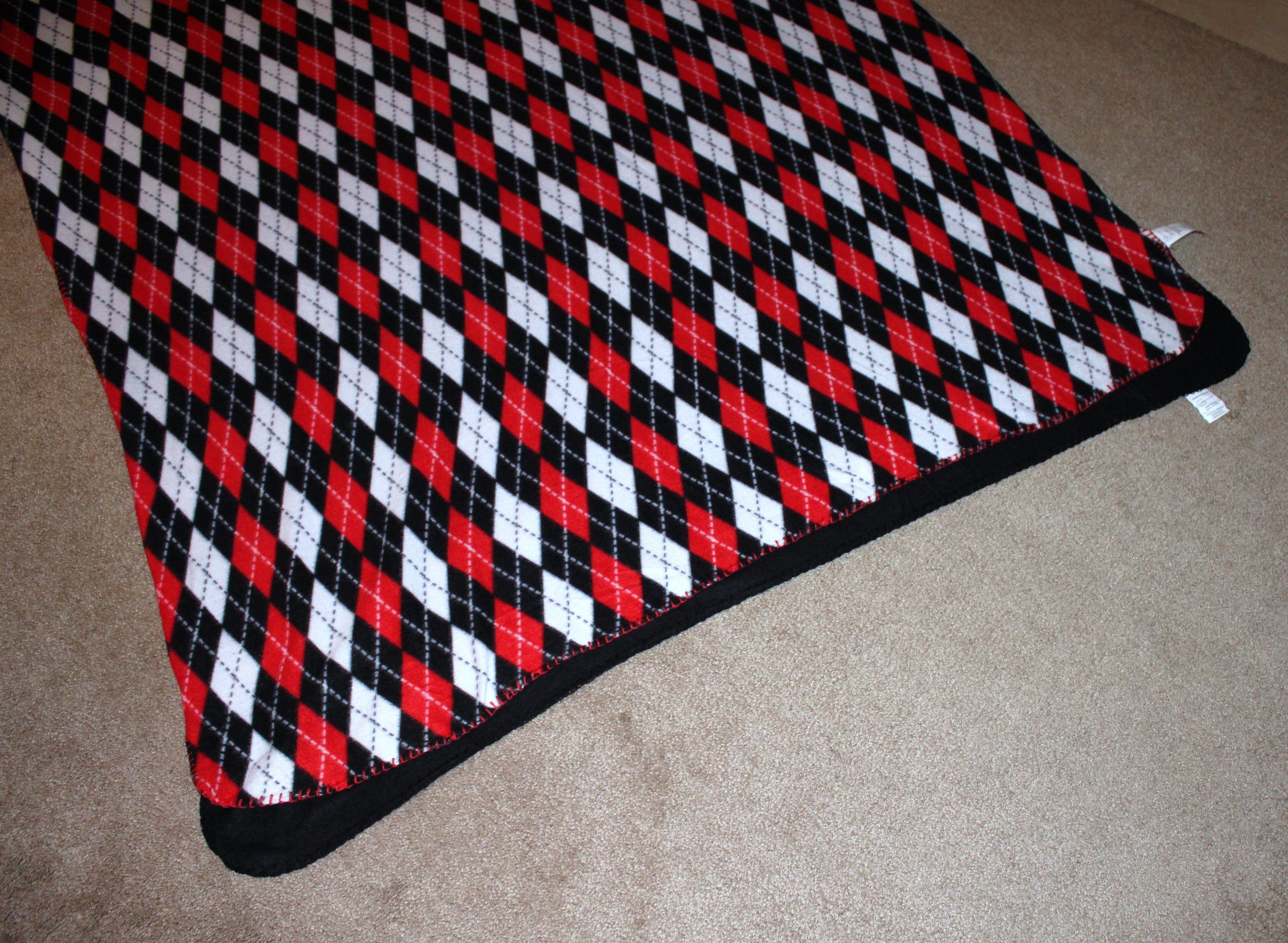 Easy Peasy No Sew Blanket 9 Steps Instructables