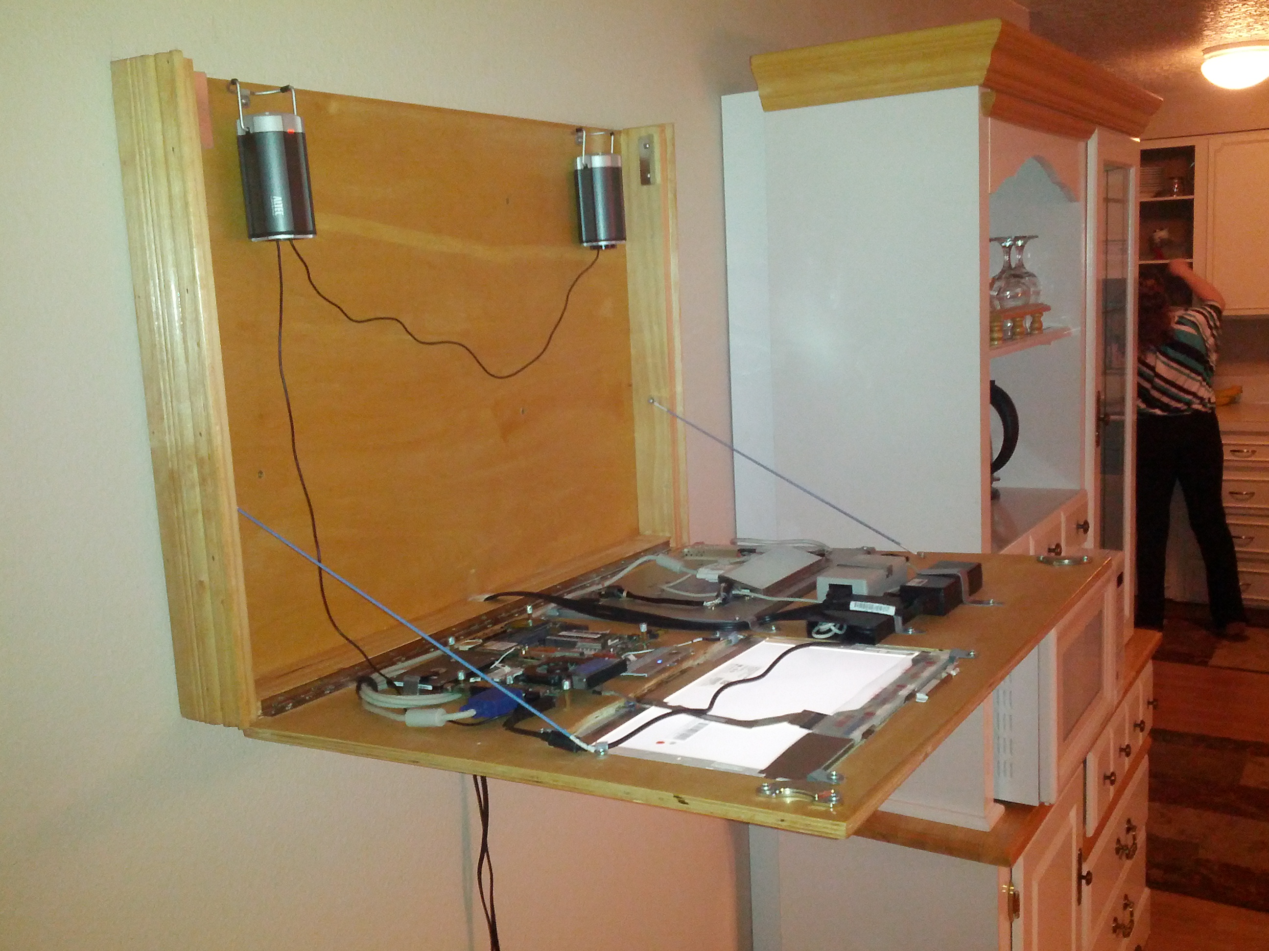 Dual Digital Frame/wall Mount Pc 4 Steps (with Pictures) Instructables