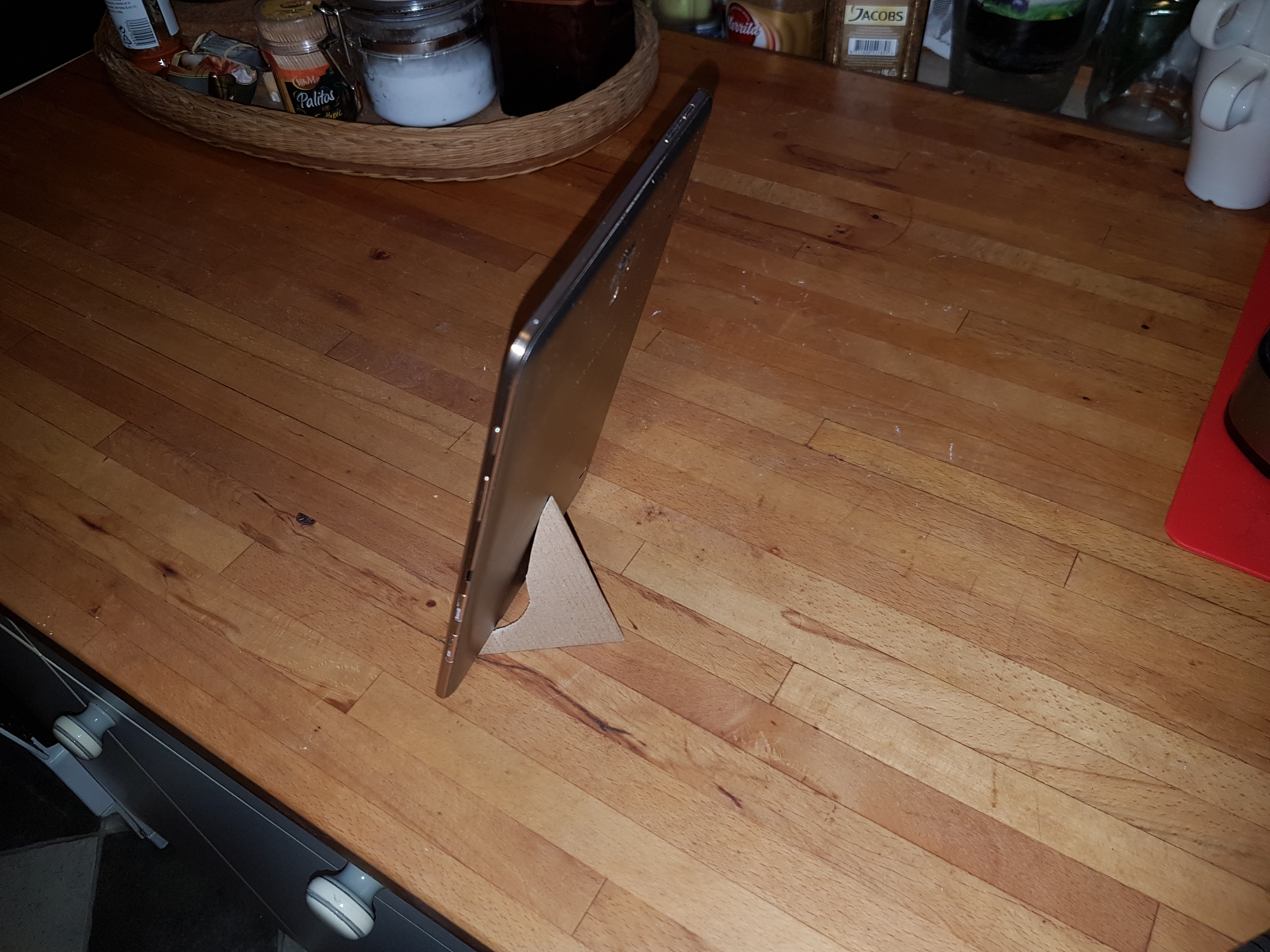 Free and Sturdy Cardboard Tablet Stand (with Pictures) Instructables
