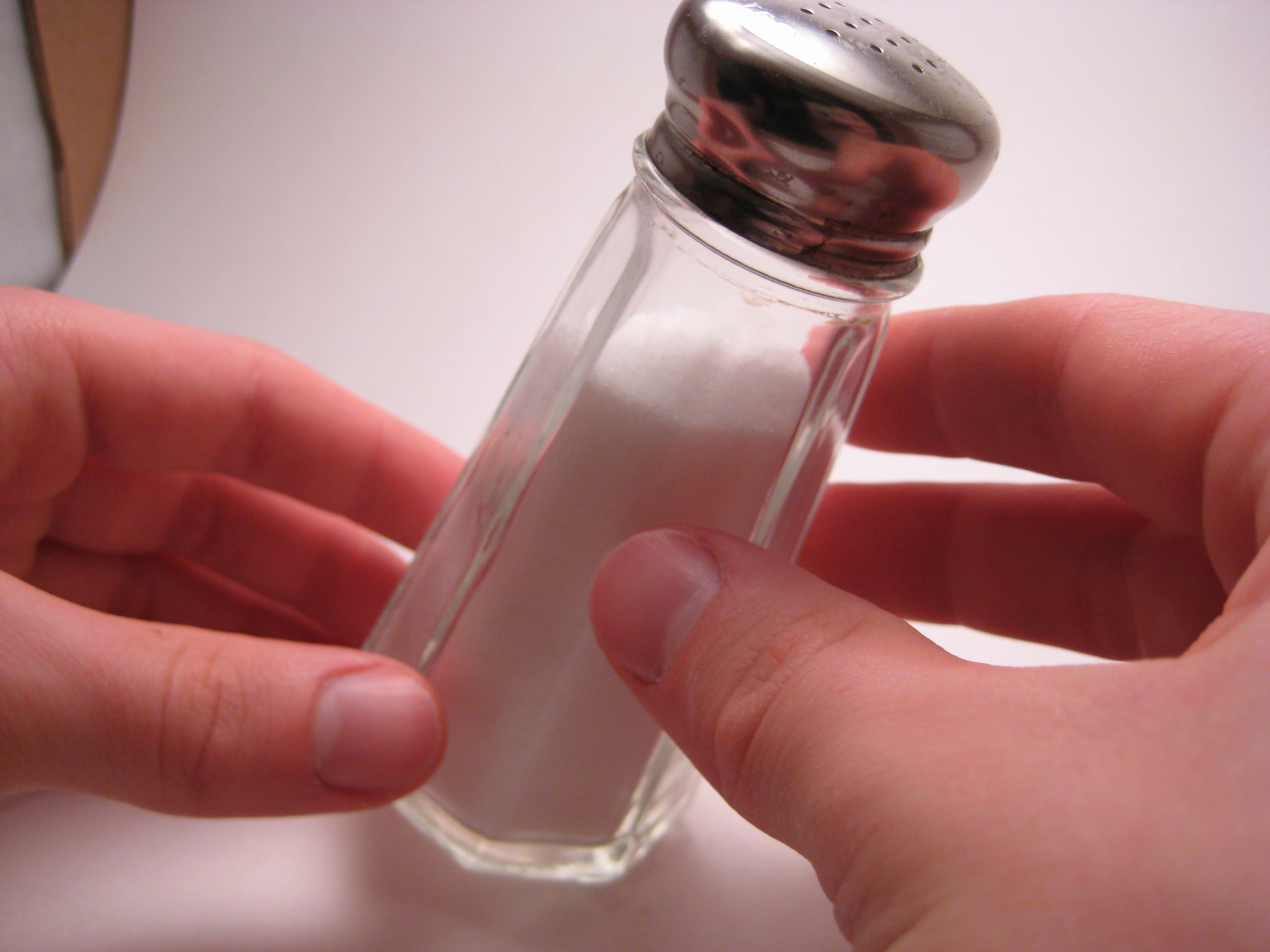 How to Balance a Salt Shaker 3 Steps (with Pictures) Instructables