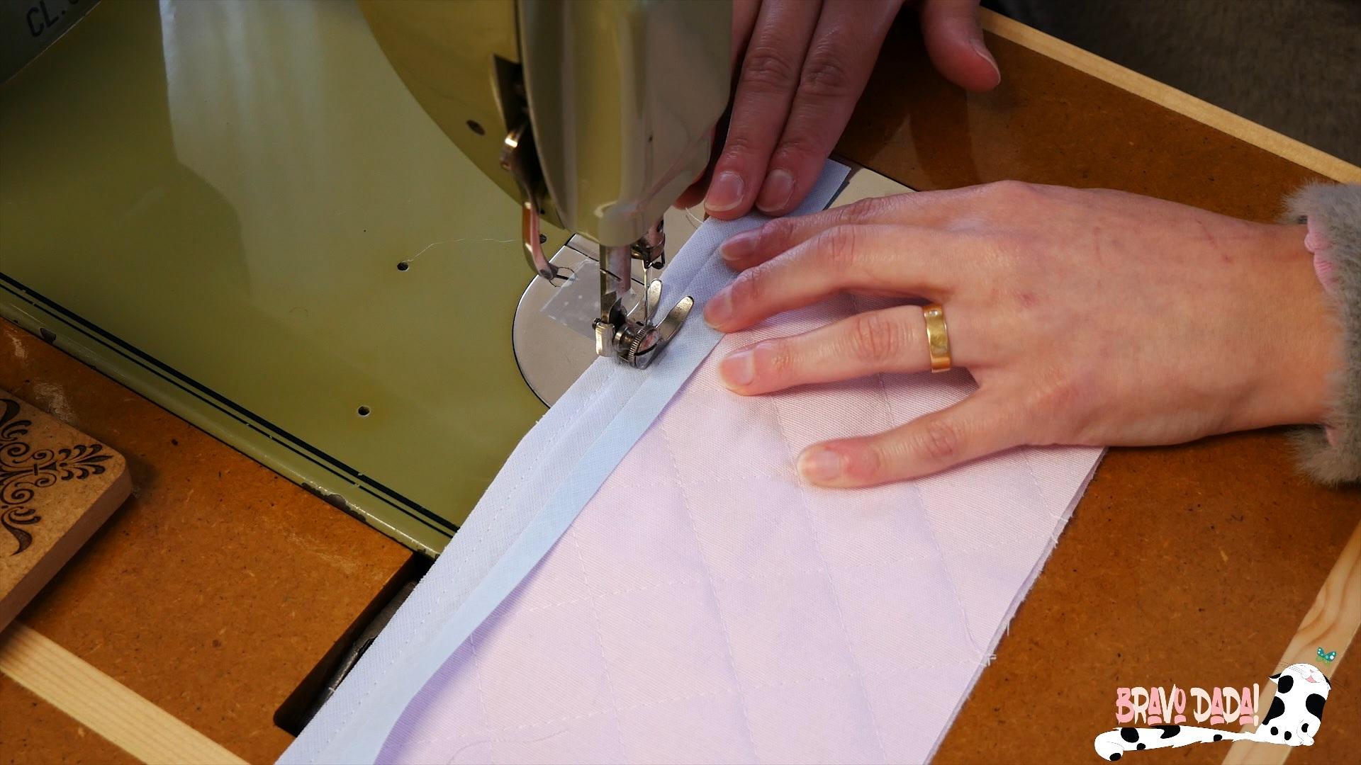 DIY How to Make a Quilted Sewing Machine Mat With Pockets and Thread