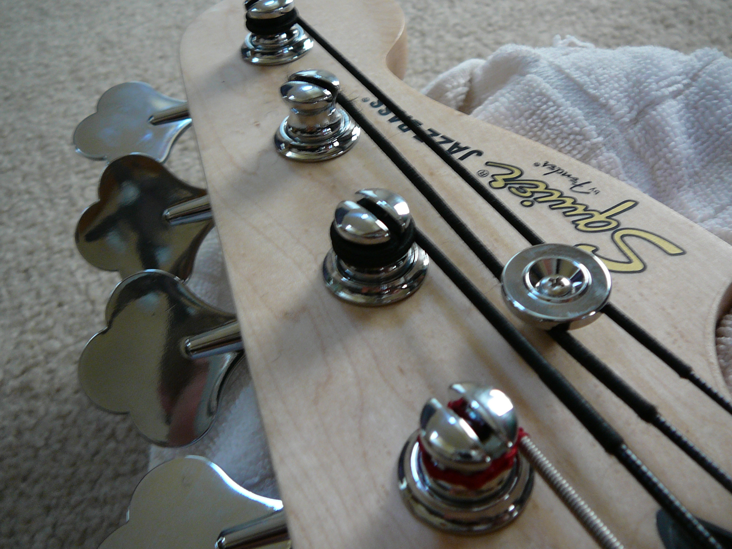 How to Replace Your Bass Strings 5 Steps (with Pictures) Instructables