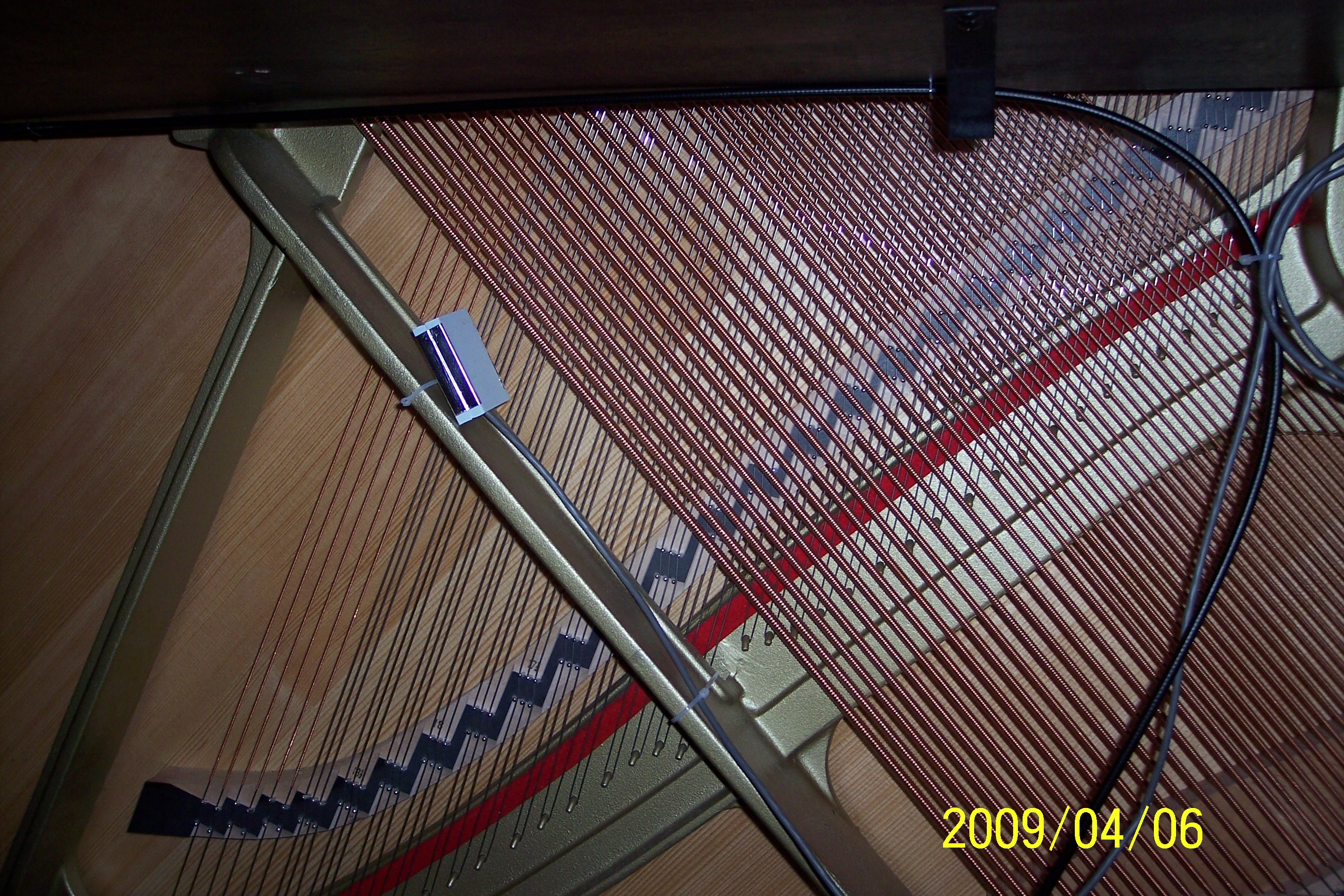 An Easytomake, Energysaving Piano Humidity Control System