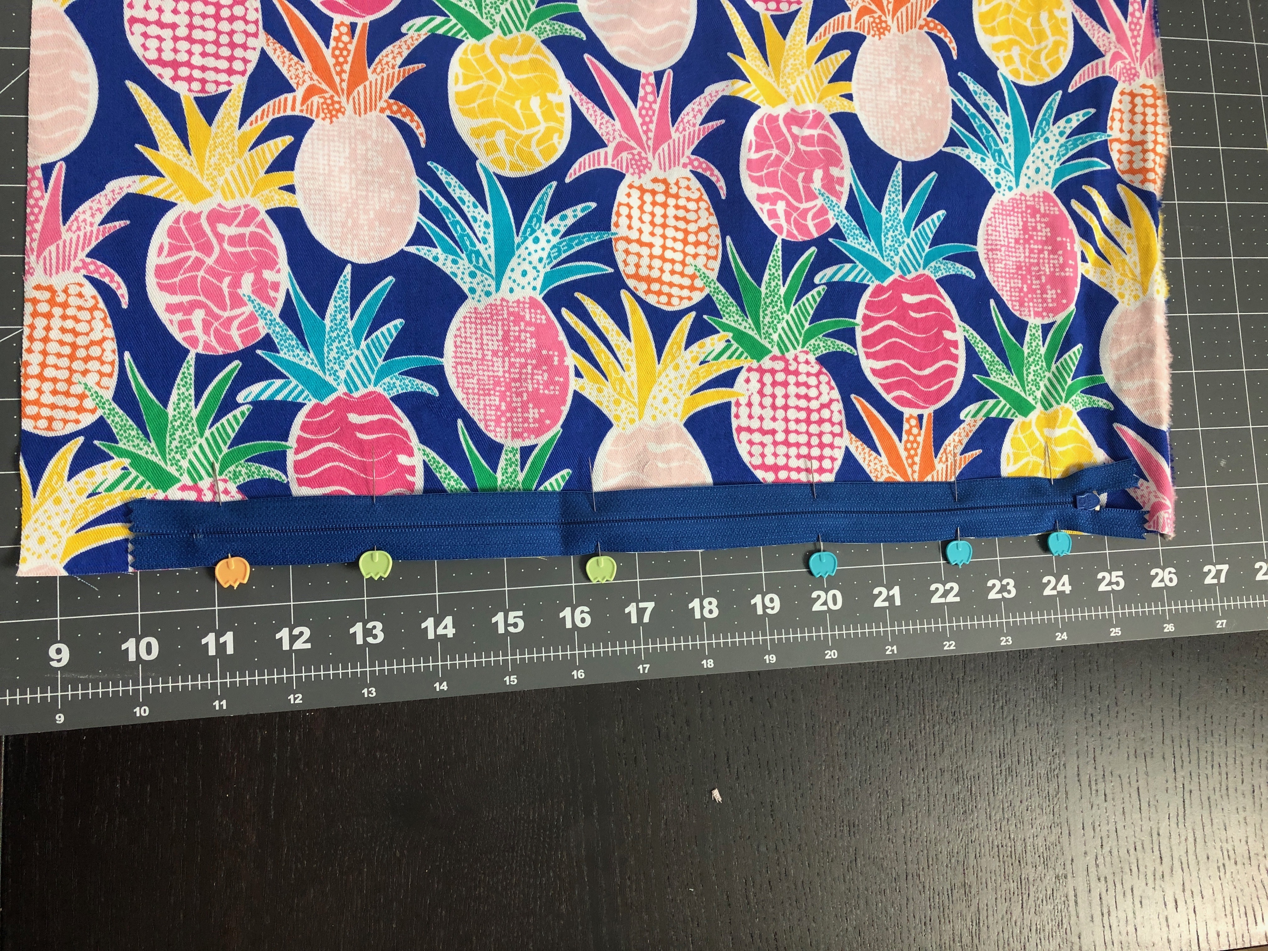 Make Outdoor Pillows With Washable Covers! 5 Steps (with Pictures