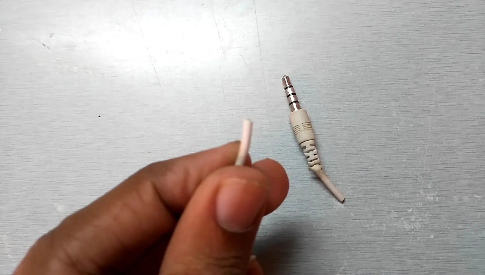 How to Fix Broken Headphone Jack ! : 8 Steps (with Pictures