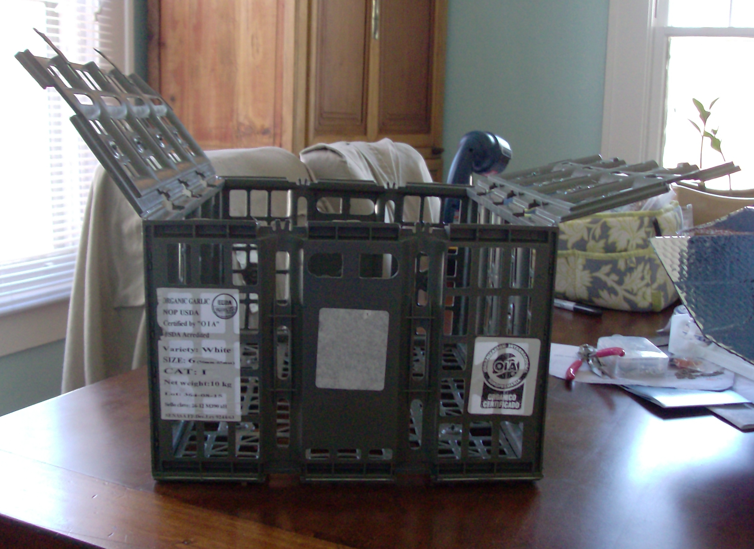 How to Upcycle a Crate Using Silver Bubble Wrap 6 Steps (with