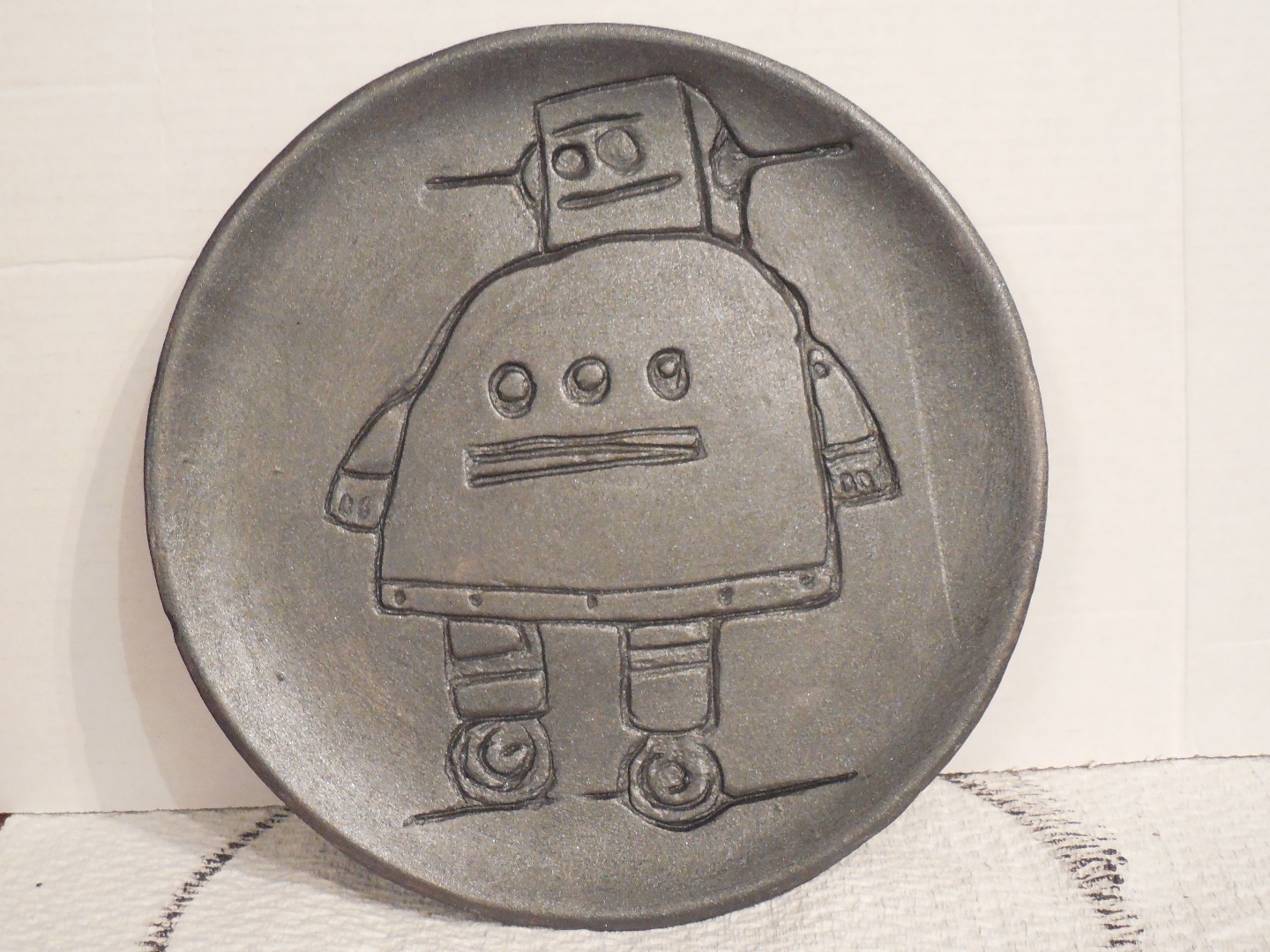 Vinegar Etching (The Instructables Robot in Clay) 7 Steps (with