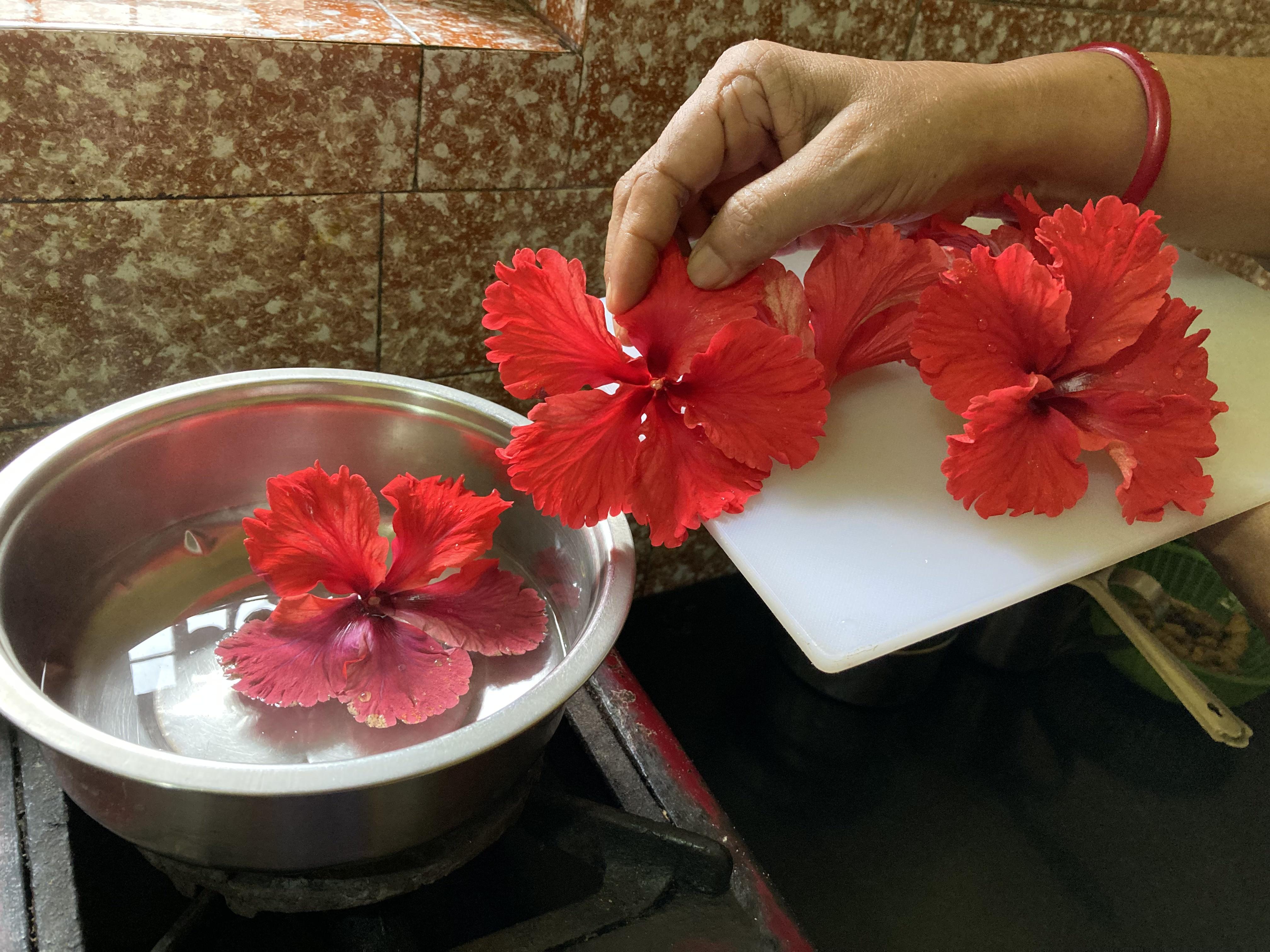 Homemade Hibiscus Syrup (from Homegrown Hibiscus Tree) 7 Steps (with