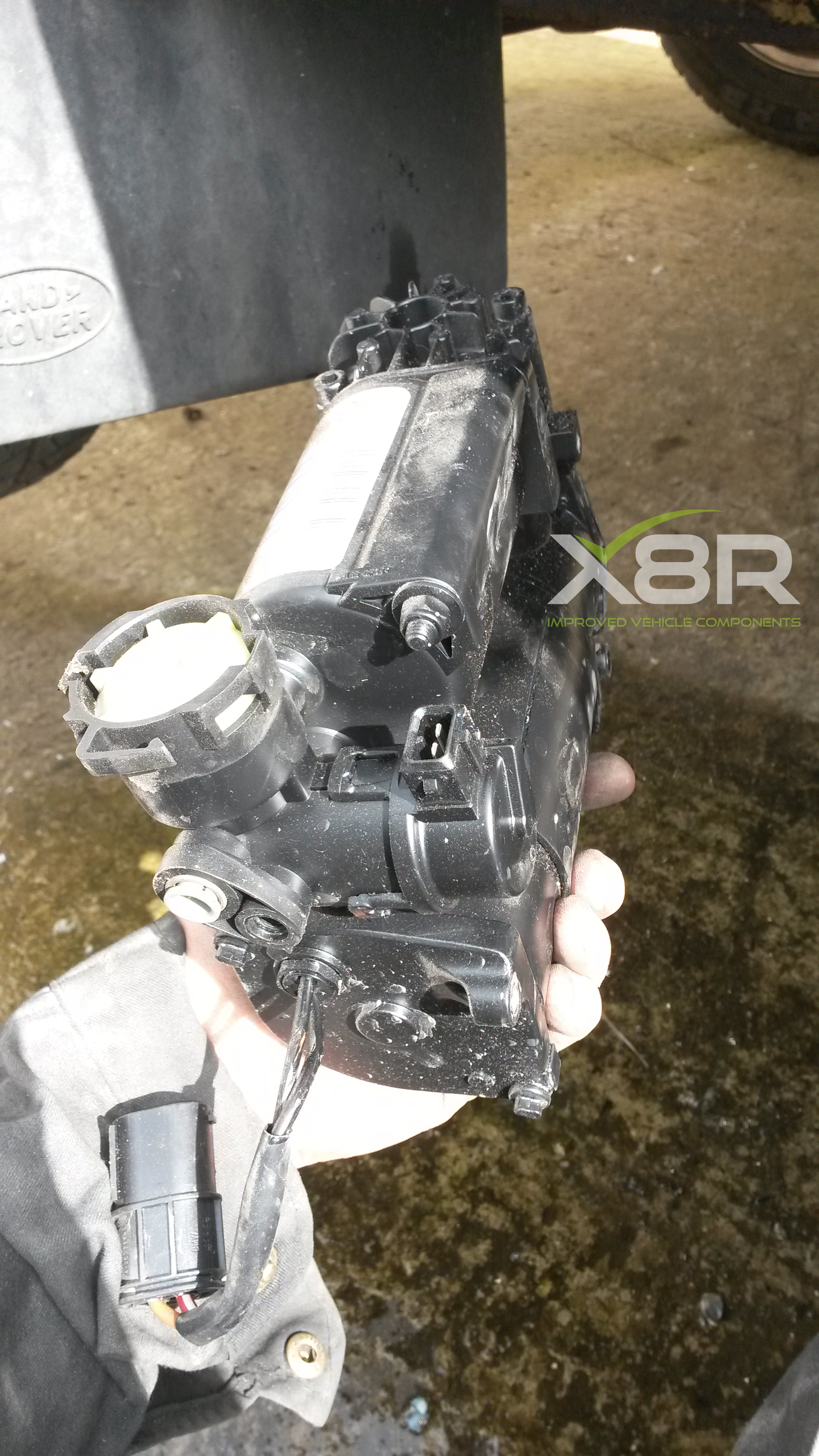 Land Rover Discovery 2 Air Suspension Wabco Compressor Removal. 5