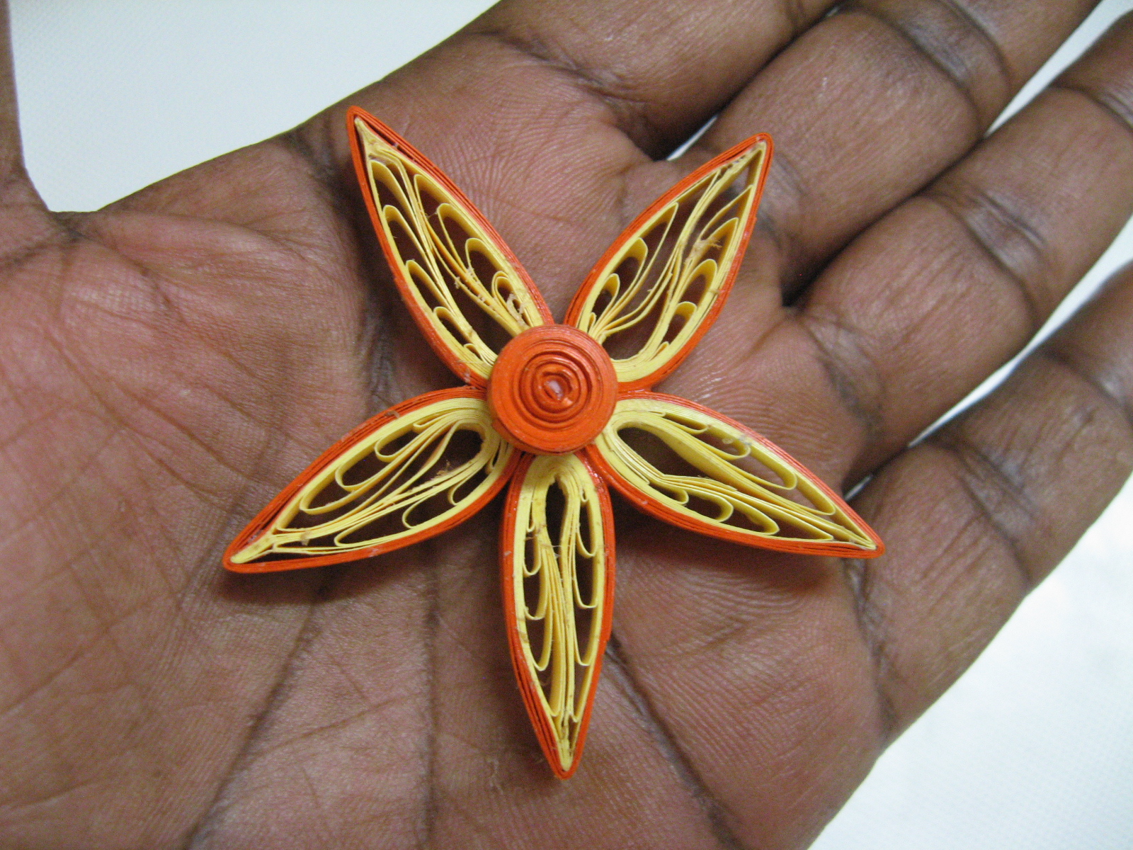 Quilling a Flower With Leaves and Stem 8 Steps (with Pictures