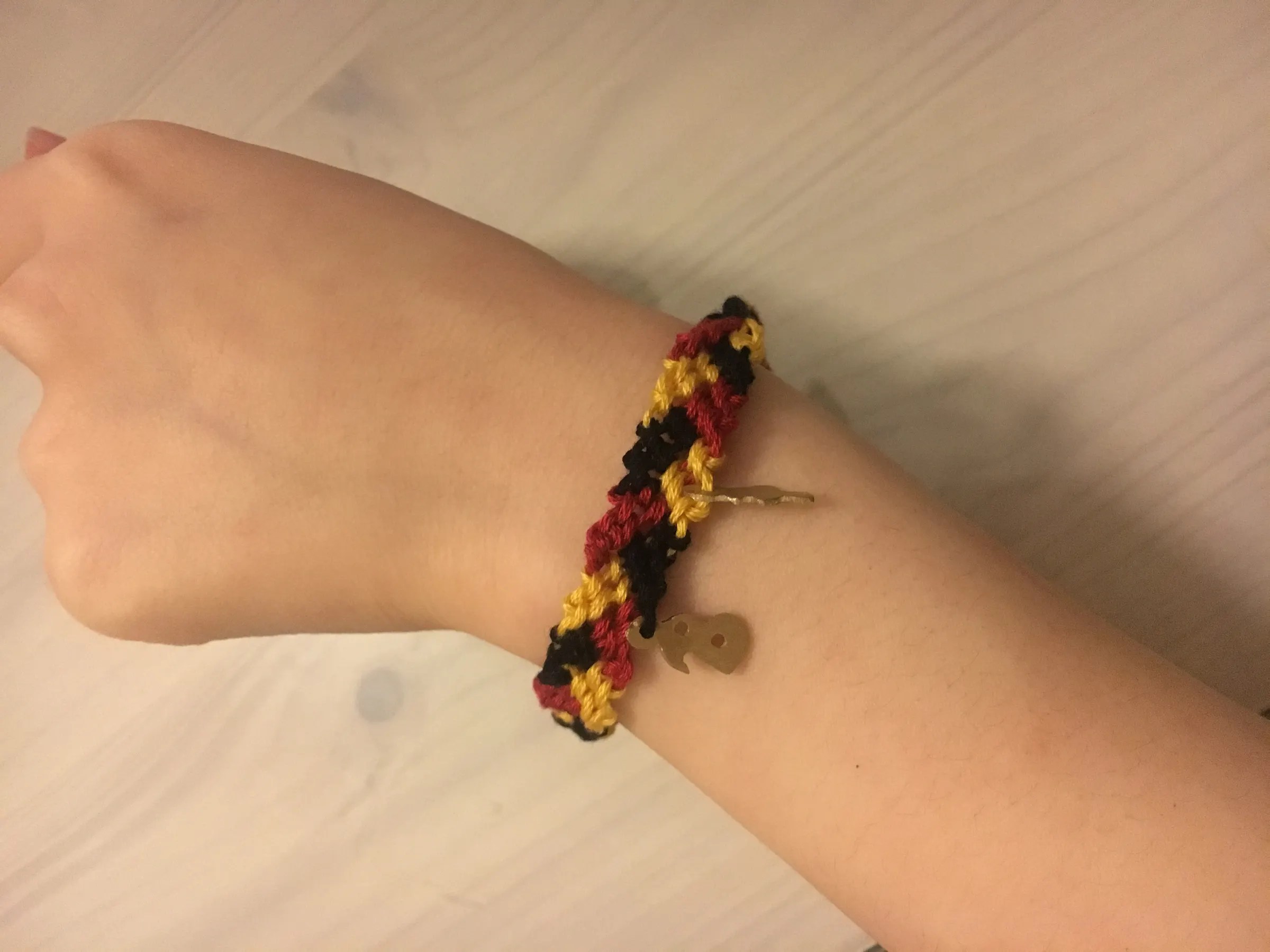 Friendship Bracelet With Adjustable Knots 9 Steps Instructables