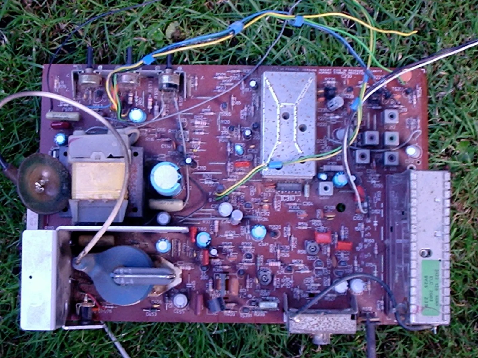 How to Take Apart TV 7 Steps (with Pictures) Instructables