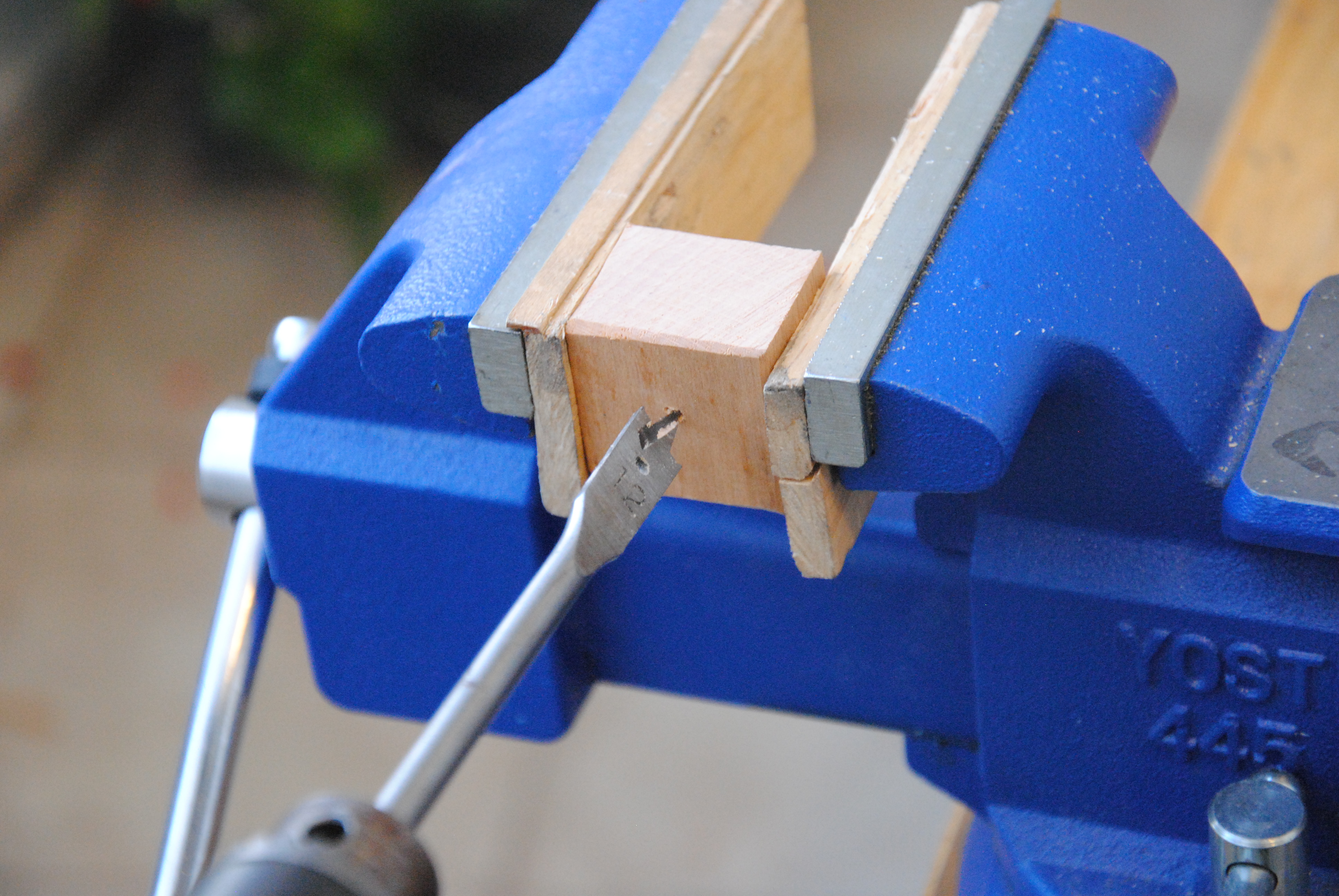 DIY Bent Plywood Long Reach CClamps Without Bending Plywood! (Broken Sofa to Clamp!) 9 Steps