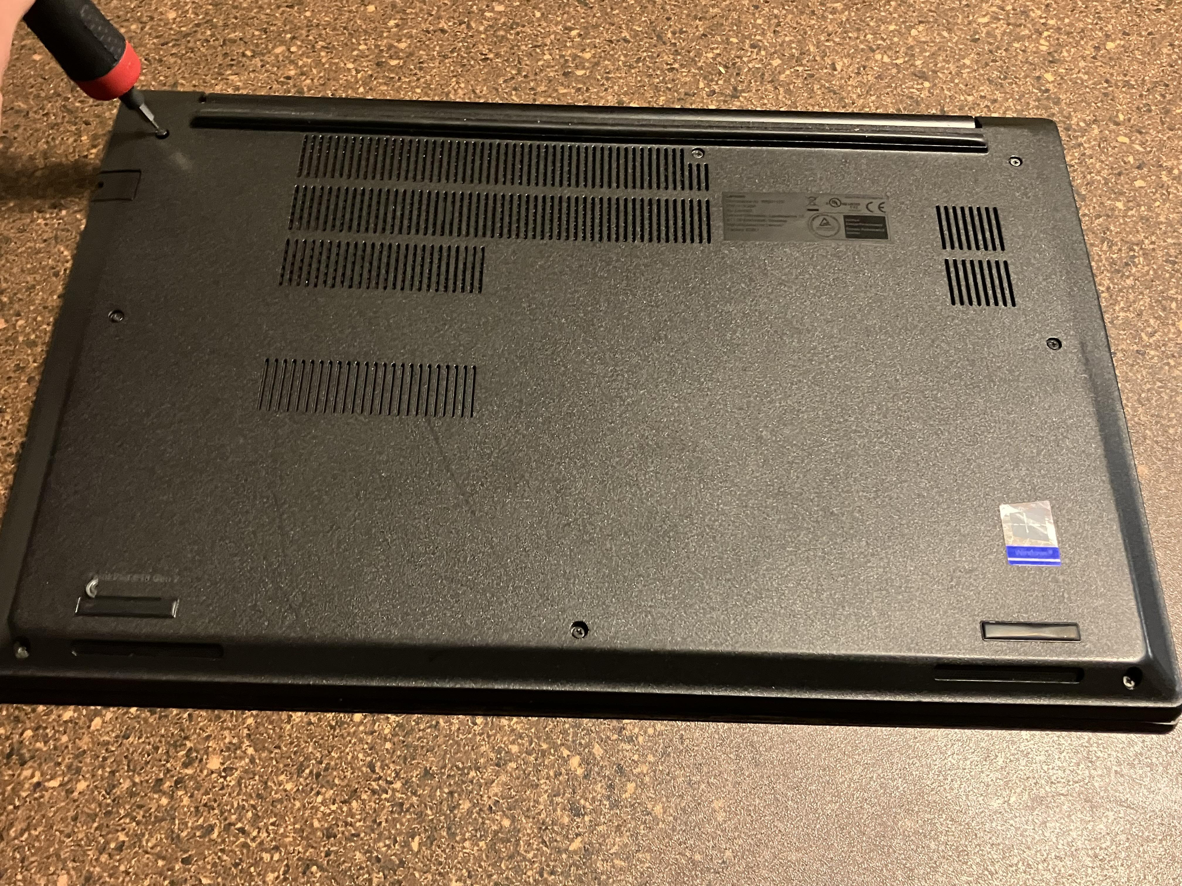 How to Drain Static Electricity From Your Lenovo ThinkPad 10 Steps