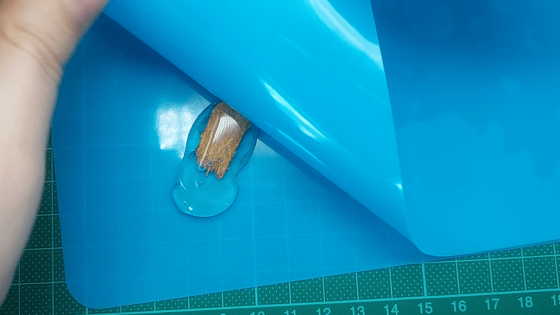 Hot Glue + Popsicle Sticks = Secret Wood 13 Steps (with Pictures