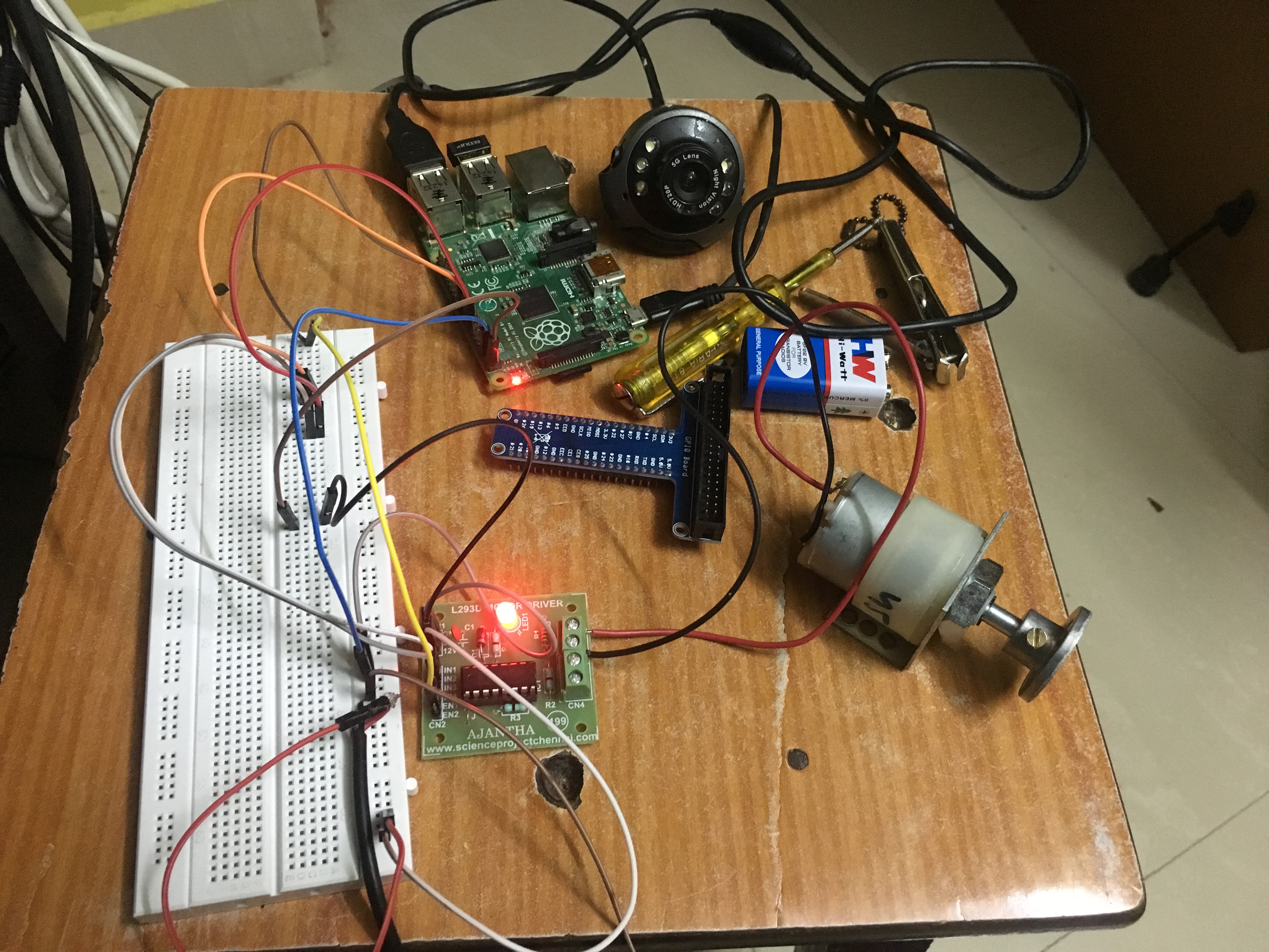 Raspberry Pi Automatic Dog Feeder & Live Video Streamer 3 Steps