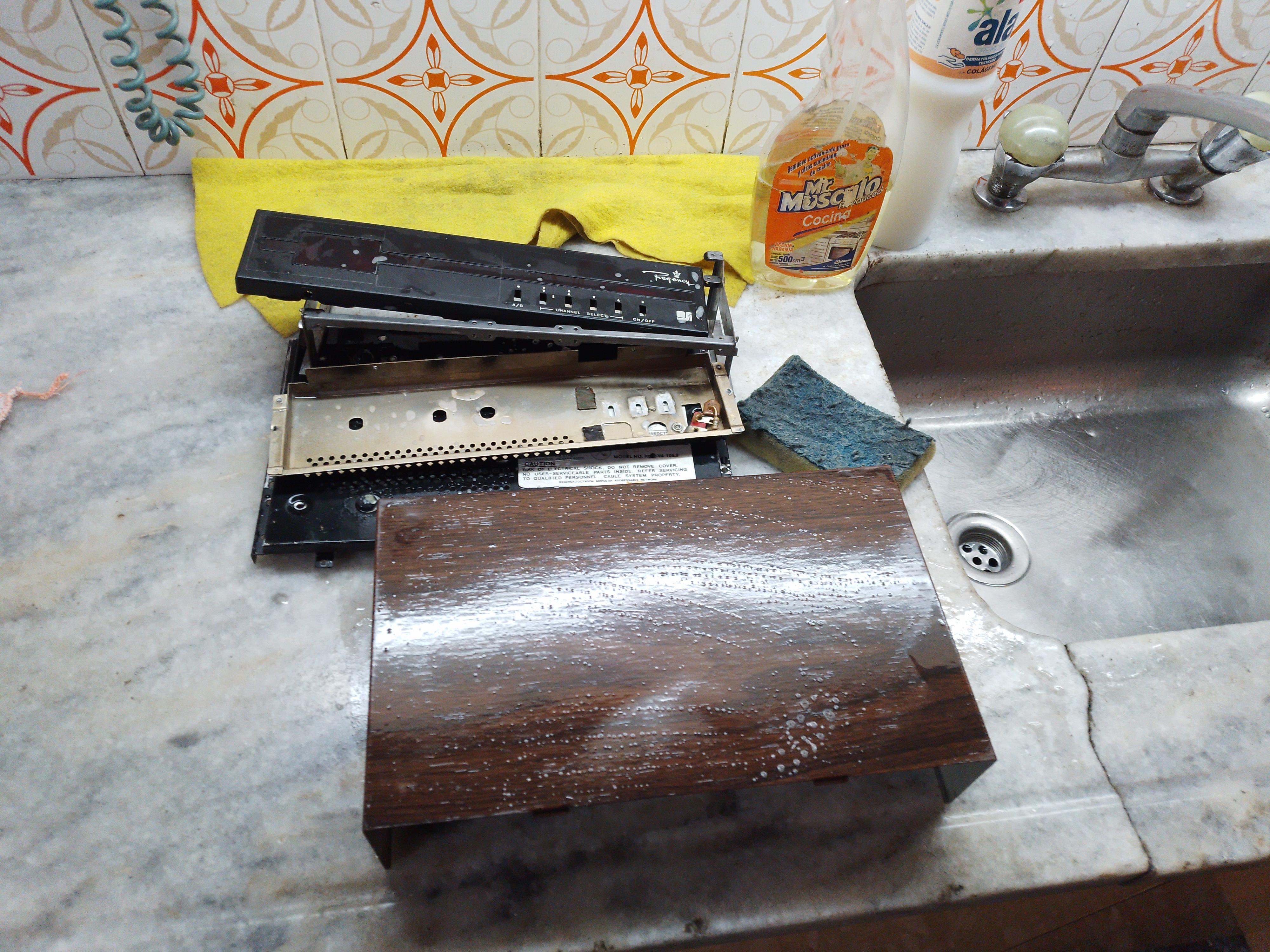 DIY Power Conditioner for Audio Built From an Old Cable Box 6 Steps