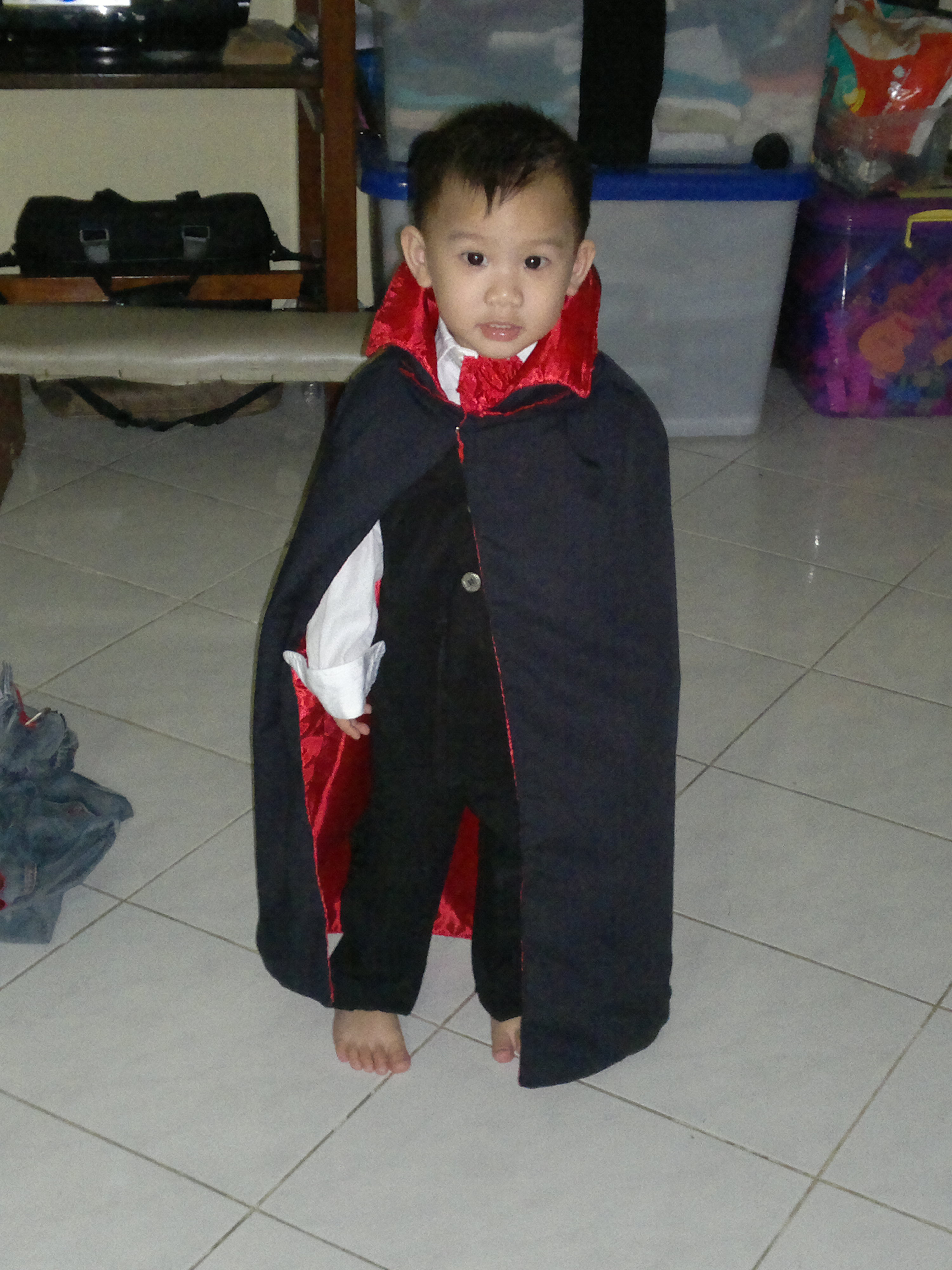 How to Make a Vampire Costume for Children 10 Steps (with Pictures