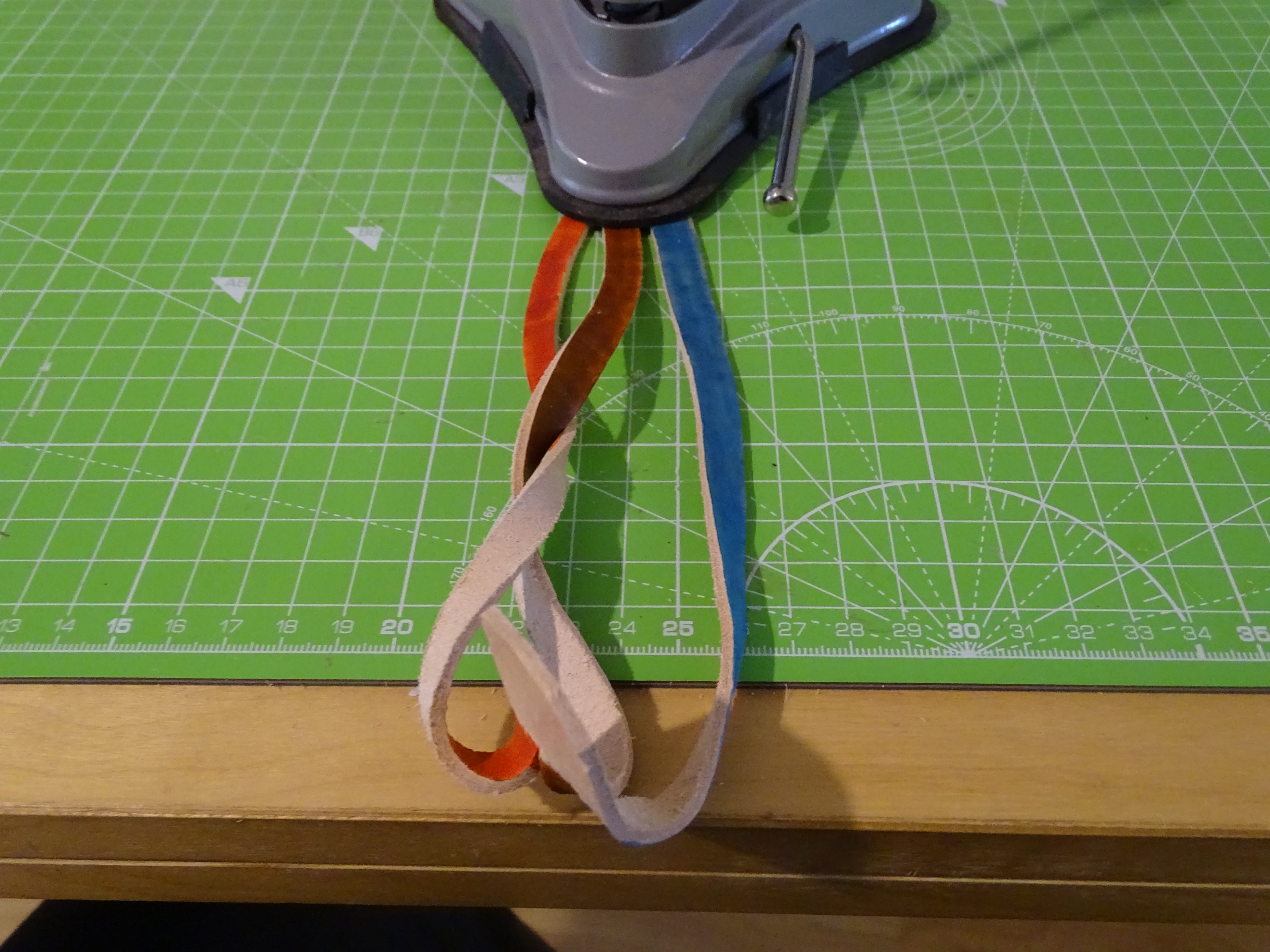 Leather Mystery Braid 17 Steps (with Pictures) Instructables