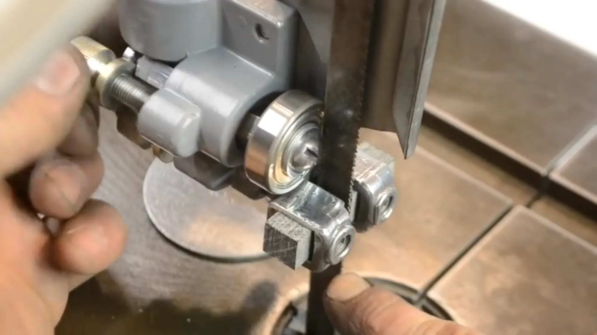 How to Restore a Band Saw : 10 Steps (with Pictures) - Instructables