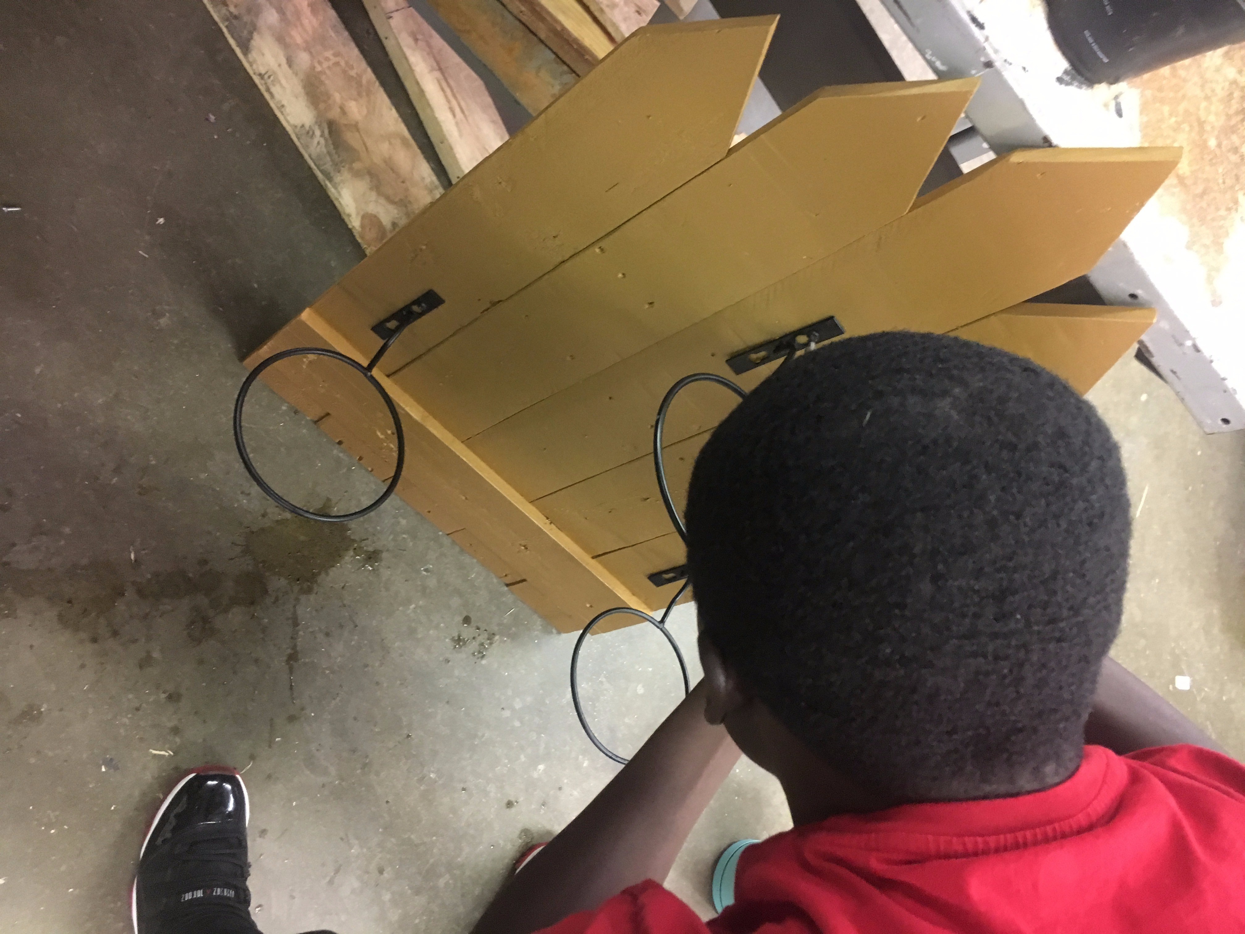 Spray Painted Wood Pallet Creation 11 Steps (with Pictures