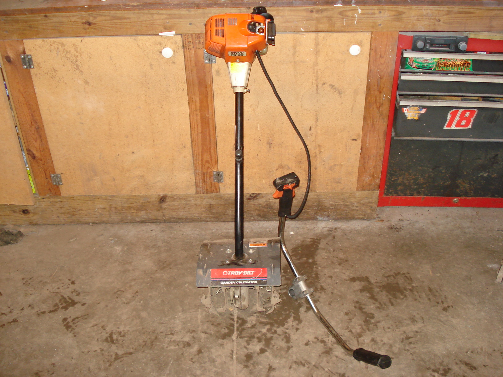 How to Make a "MAD MANTIS" Weedeater Cultivator 11 Steps (with