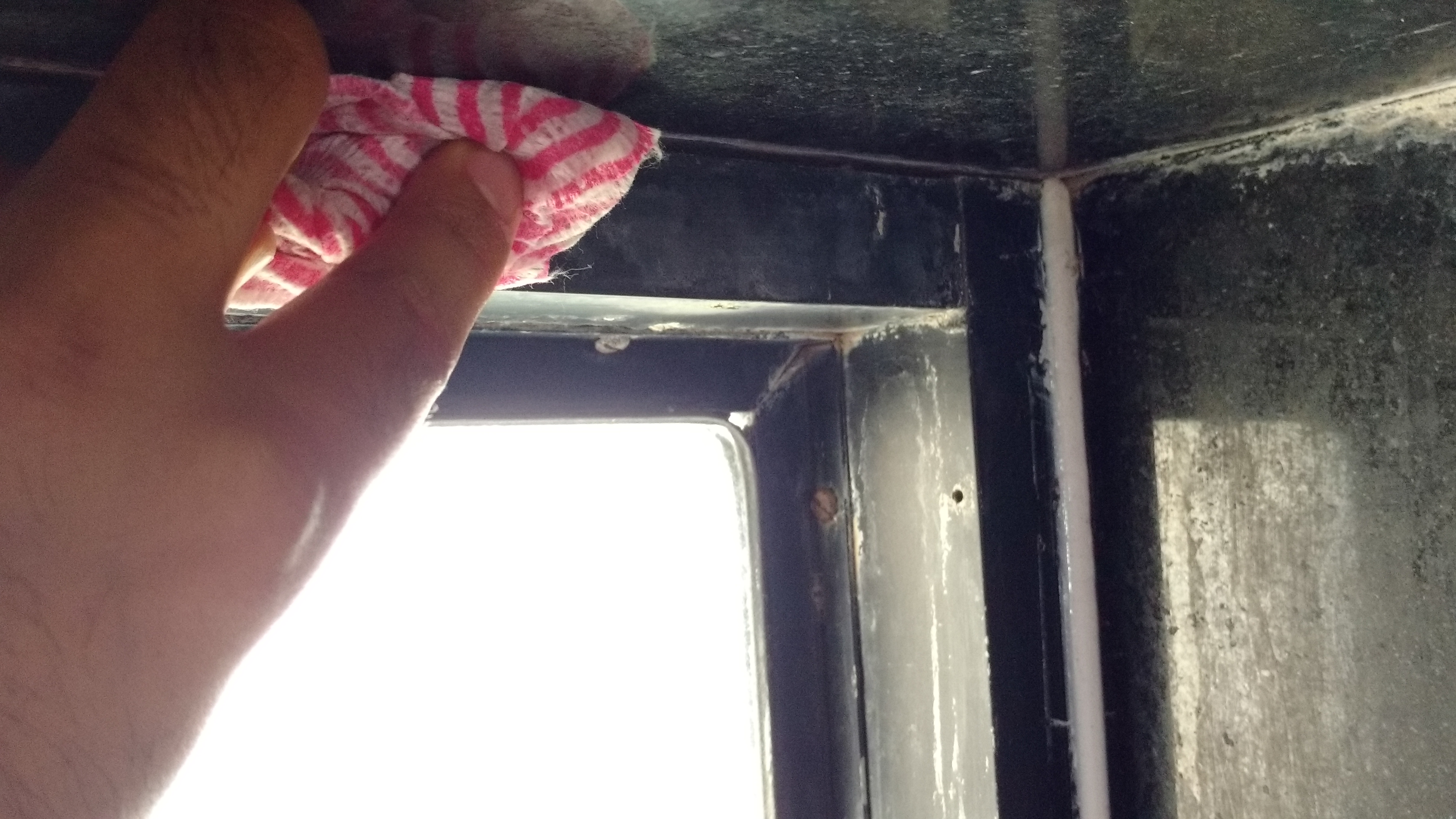 How to Apply Silicone Sealant in Bathrooms, Toilets and Kitchens. 7