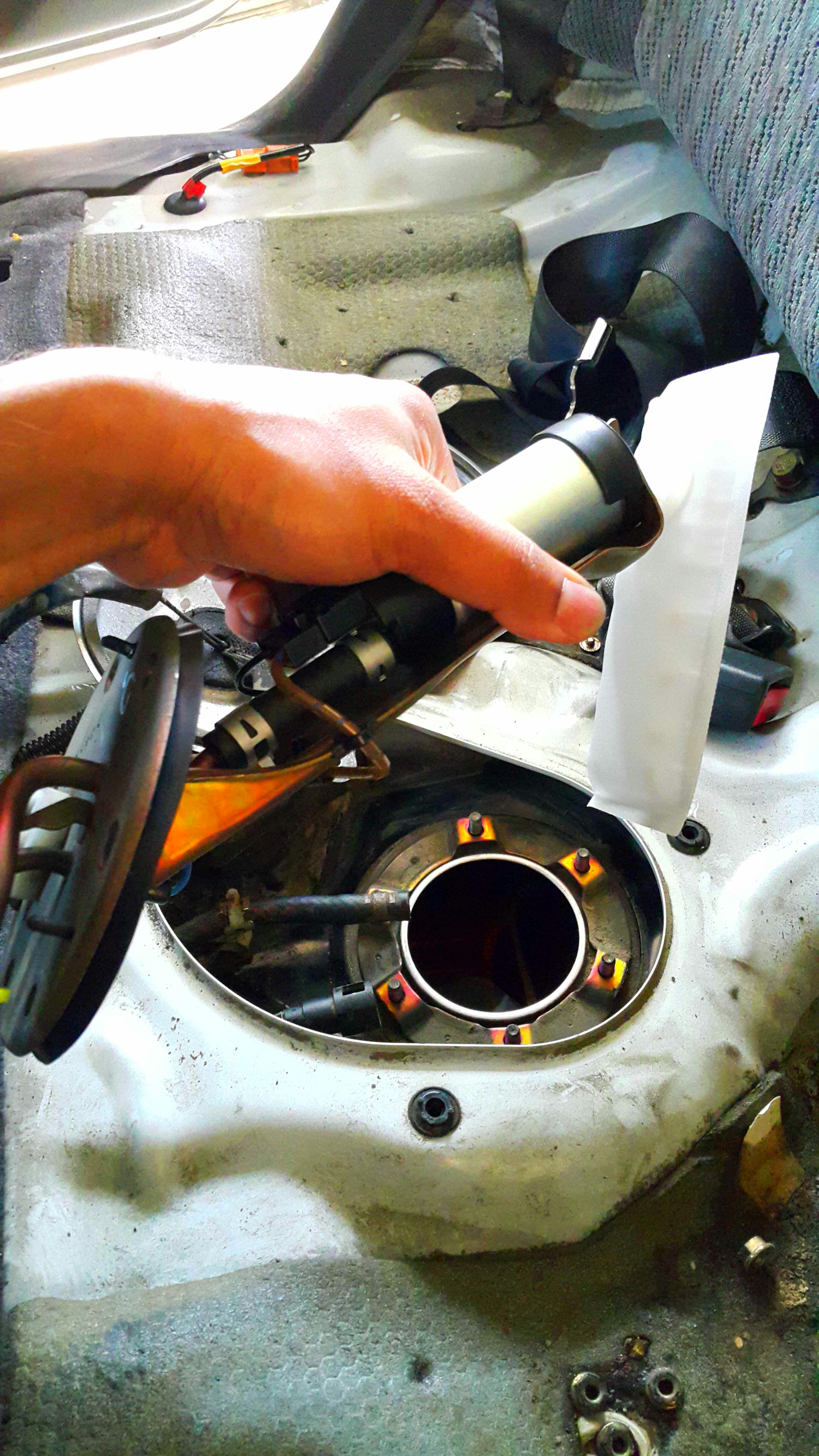 Replacing a Fuel Pump (Honda Civic 1999)! 8 Steps Instructables