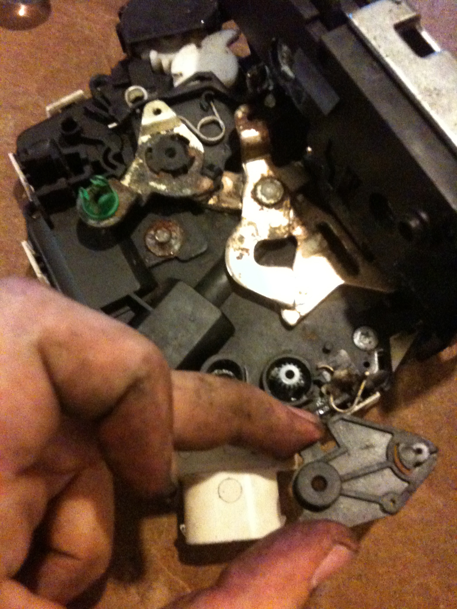 Repair Mini Cooper Electric Door Lock Actuator / Locking Mechanism 18