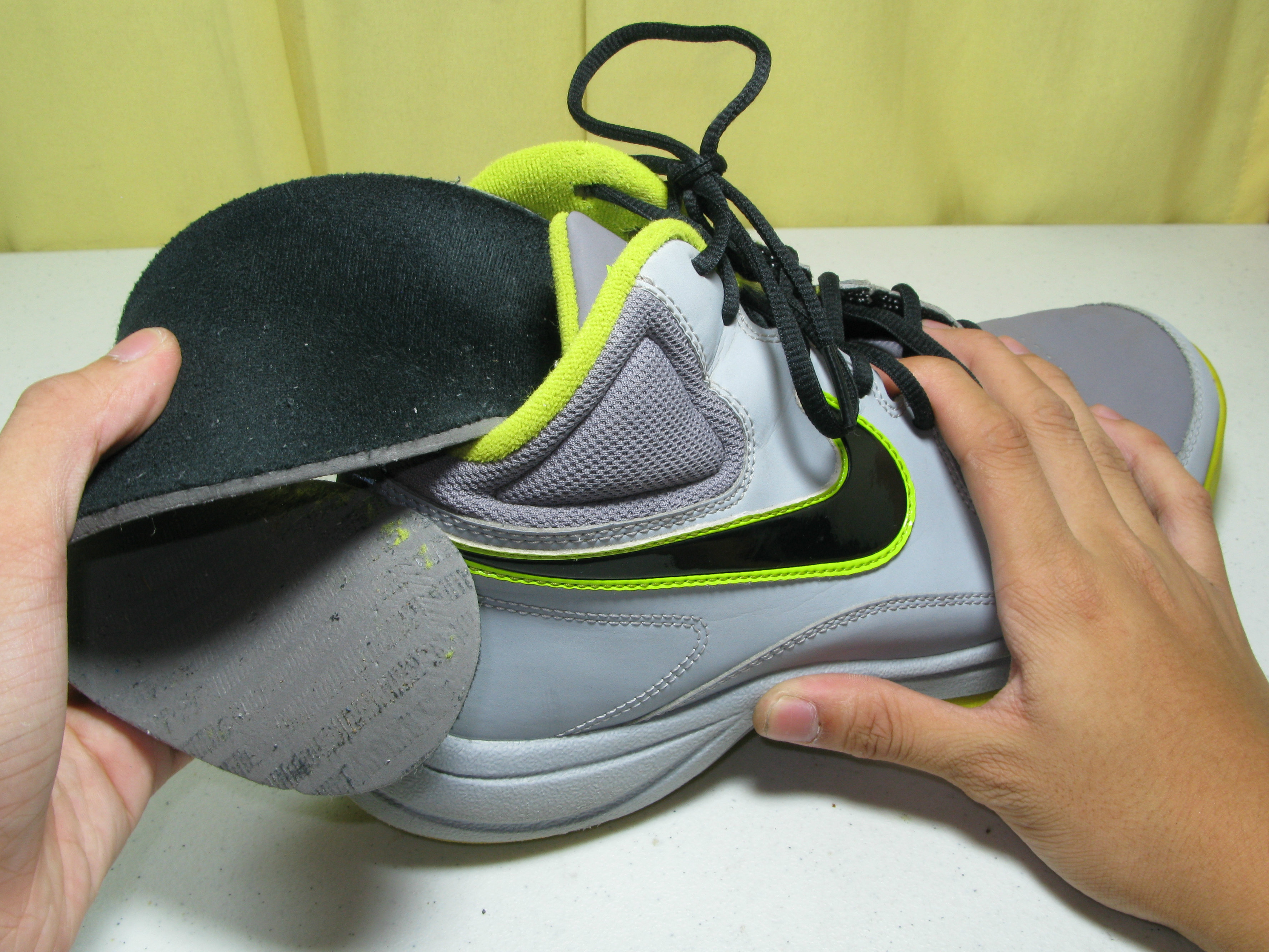 Electricity Generating Footwear Generate Electricity by Walking