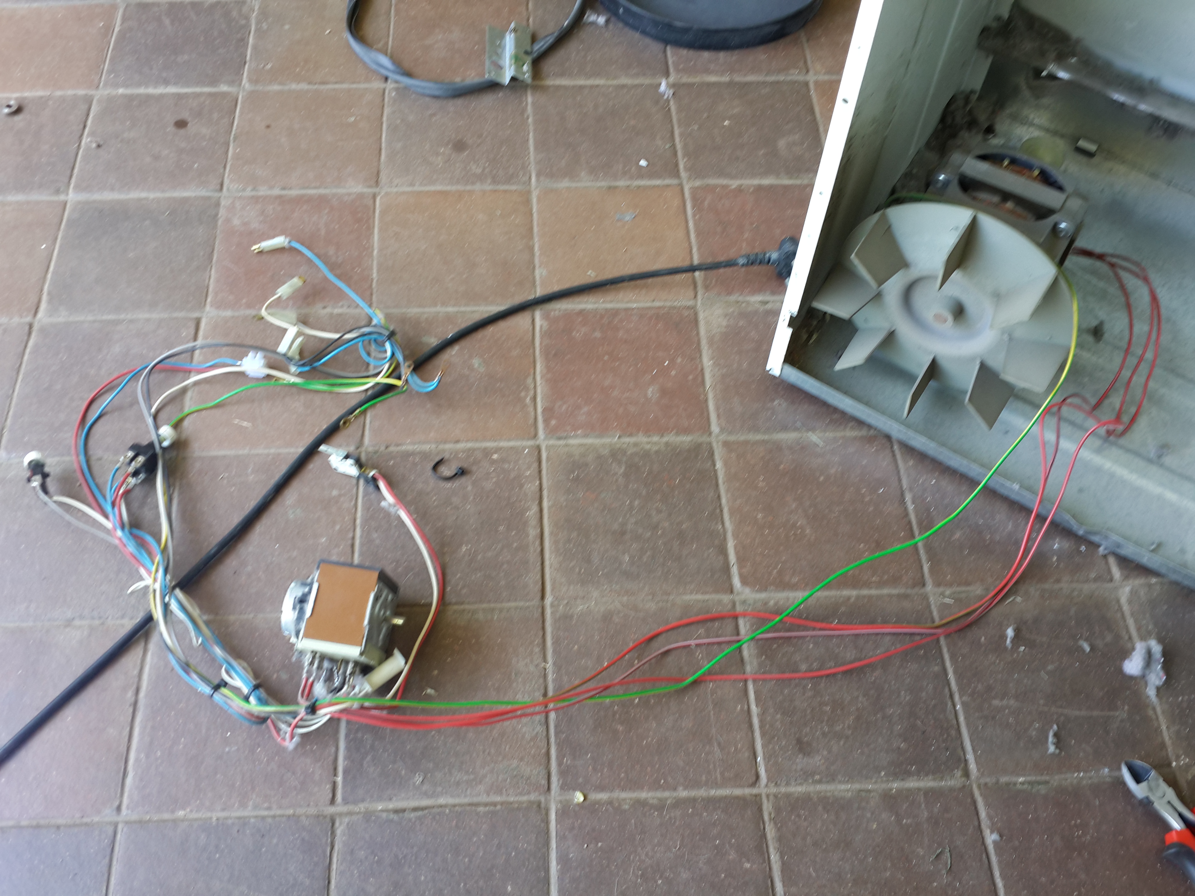 How and What to Salvage From Clothes Dryer (tumble Dryer) 13 Steps