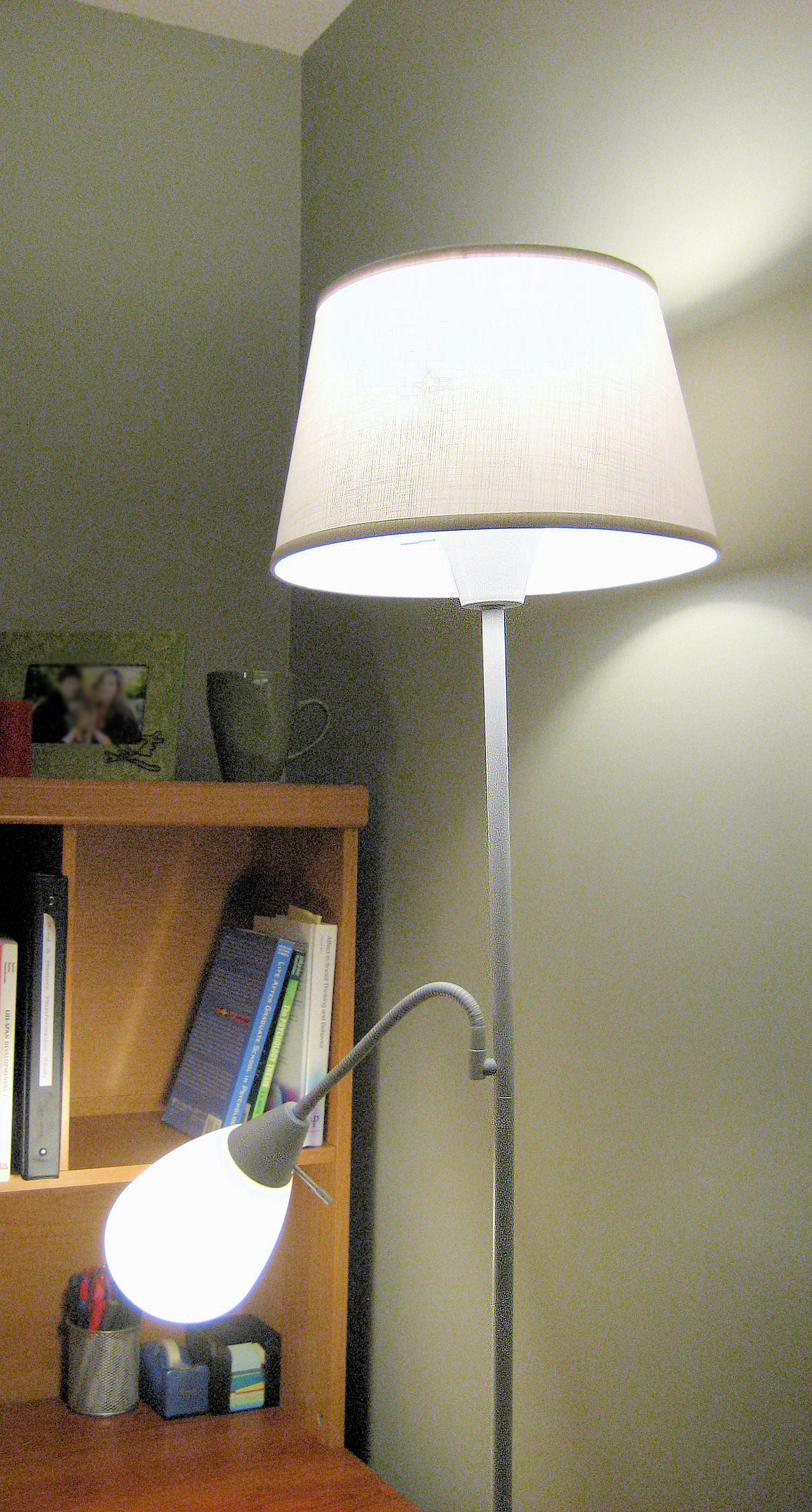 How to Transform a Floor Lamp With Spray Paint and a Lampshade 4 Steps Instructables