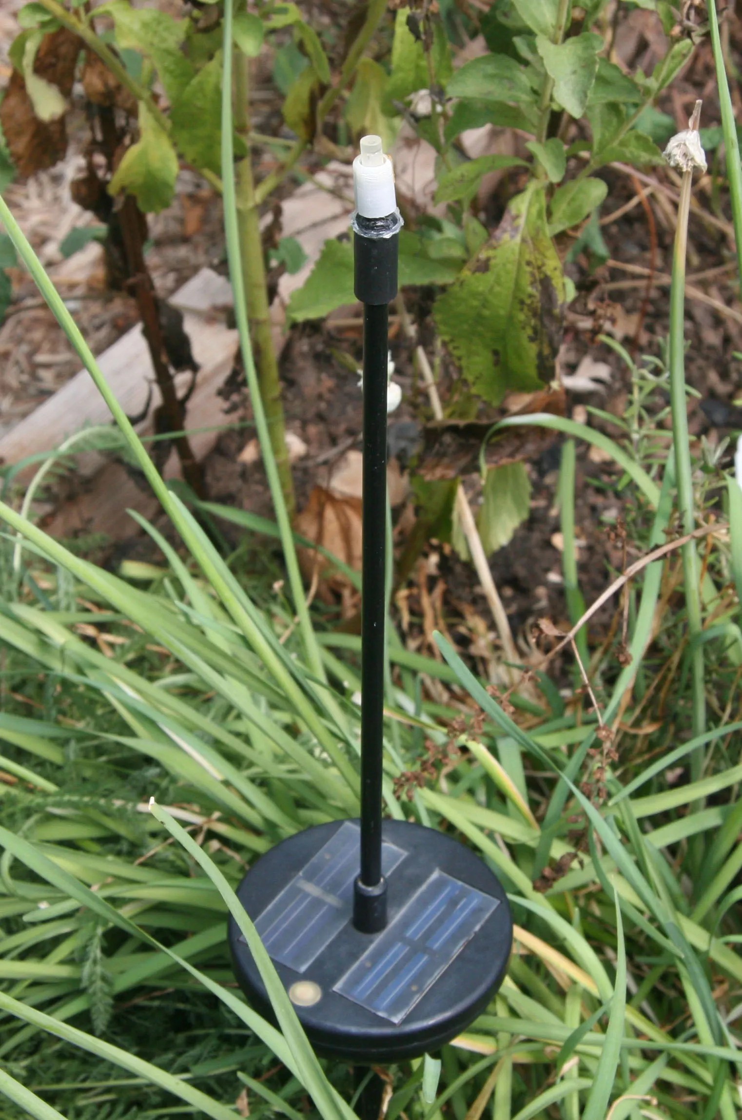 Replace a Broken Glass Globe on a Solarpowered Garden Light 4 Steps Instructables