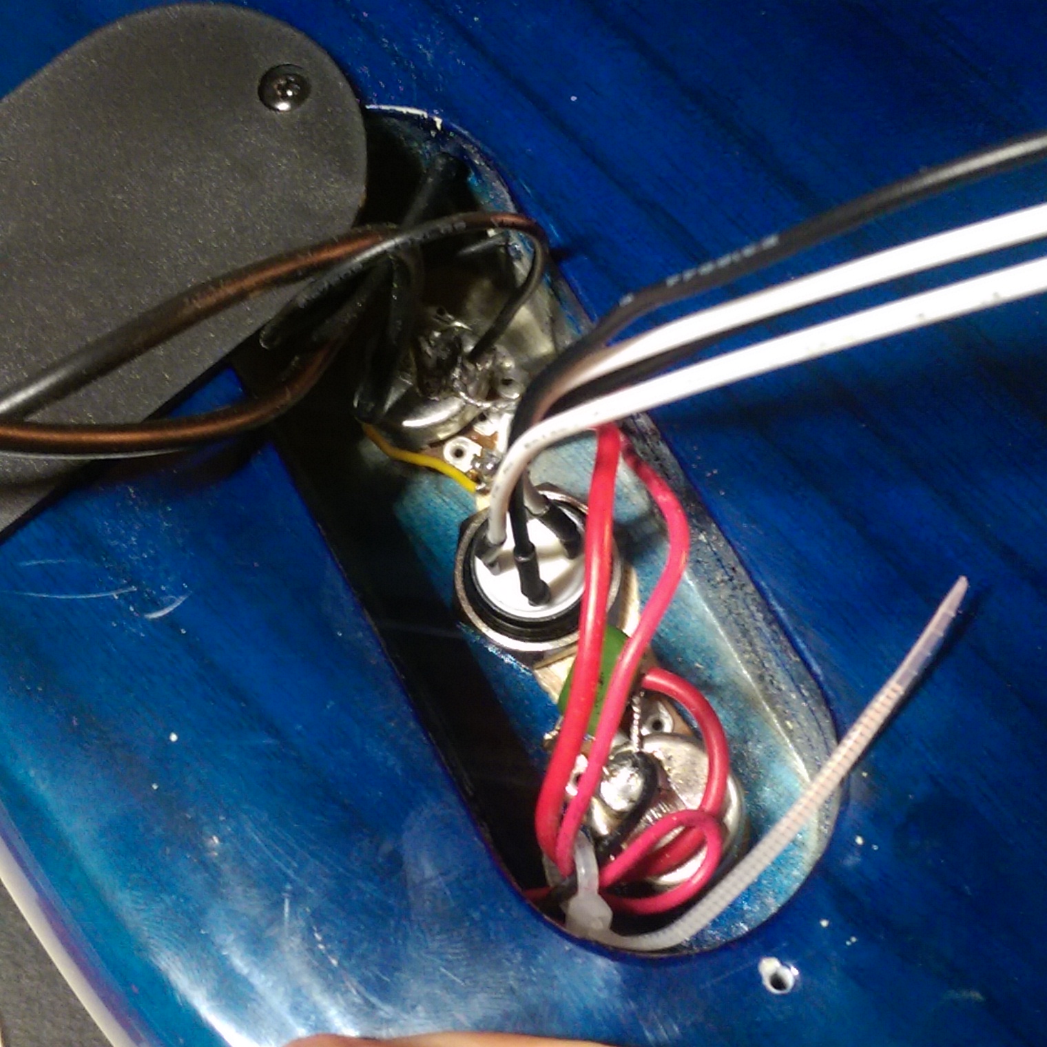 Ultimate Guide| How to Install a Guitar Killswitch : 5 Steps