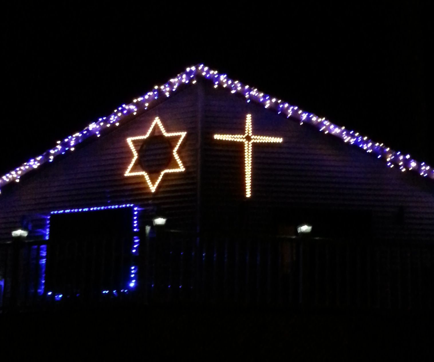 5' 100 Light LED Wooden Cross Christmas Decoration 8 Steps (with