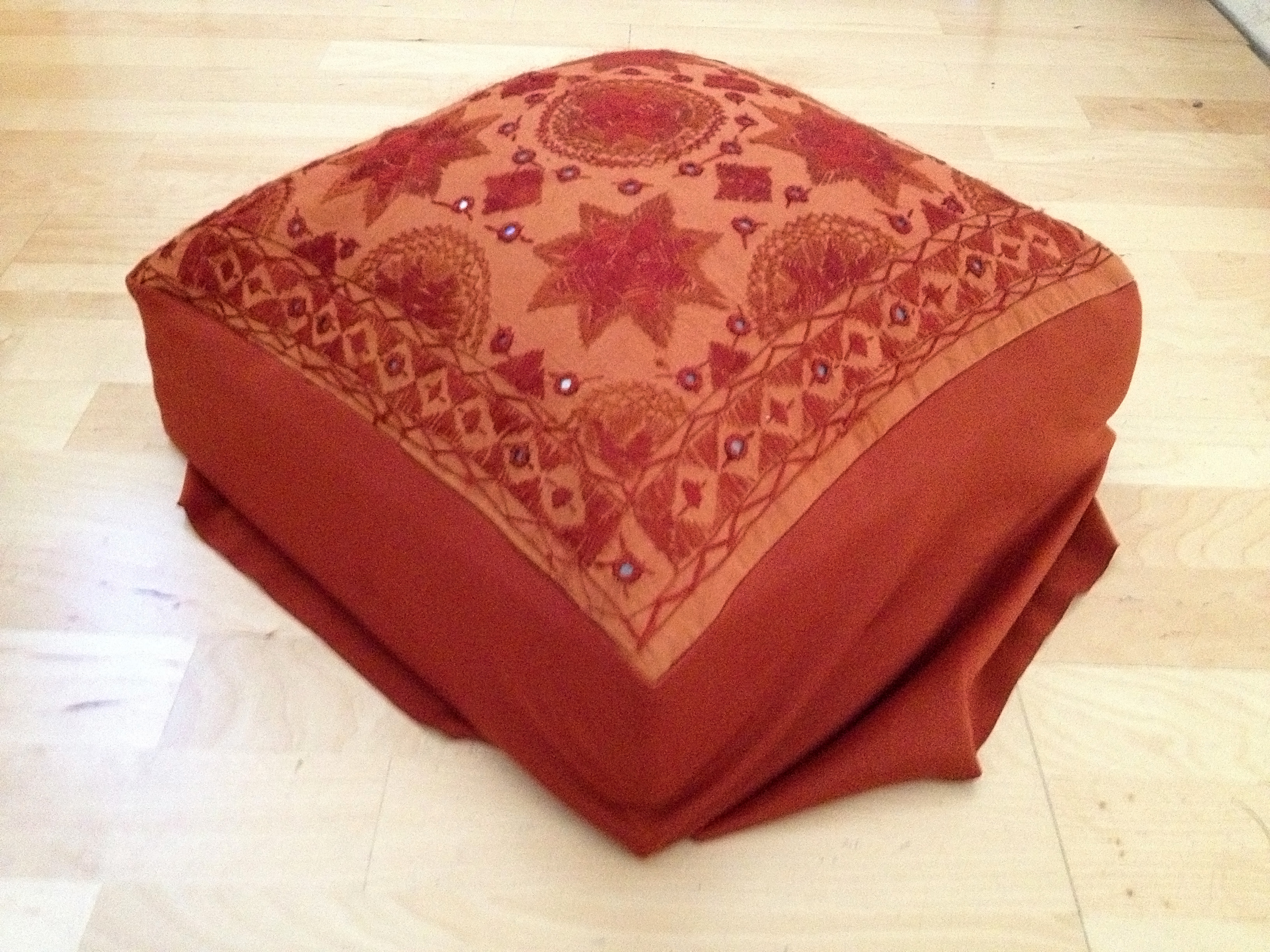 Pouf / Ottoman With Storage 8 Steps (with Pictures) Instructables