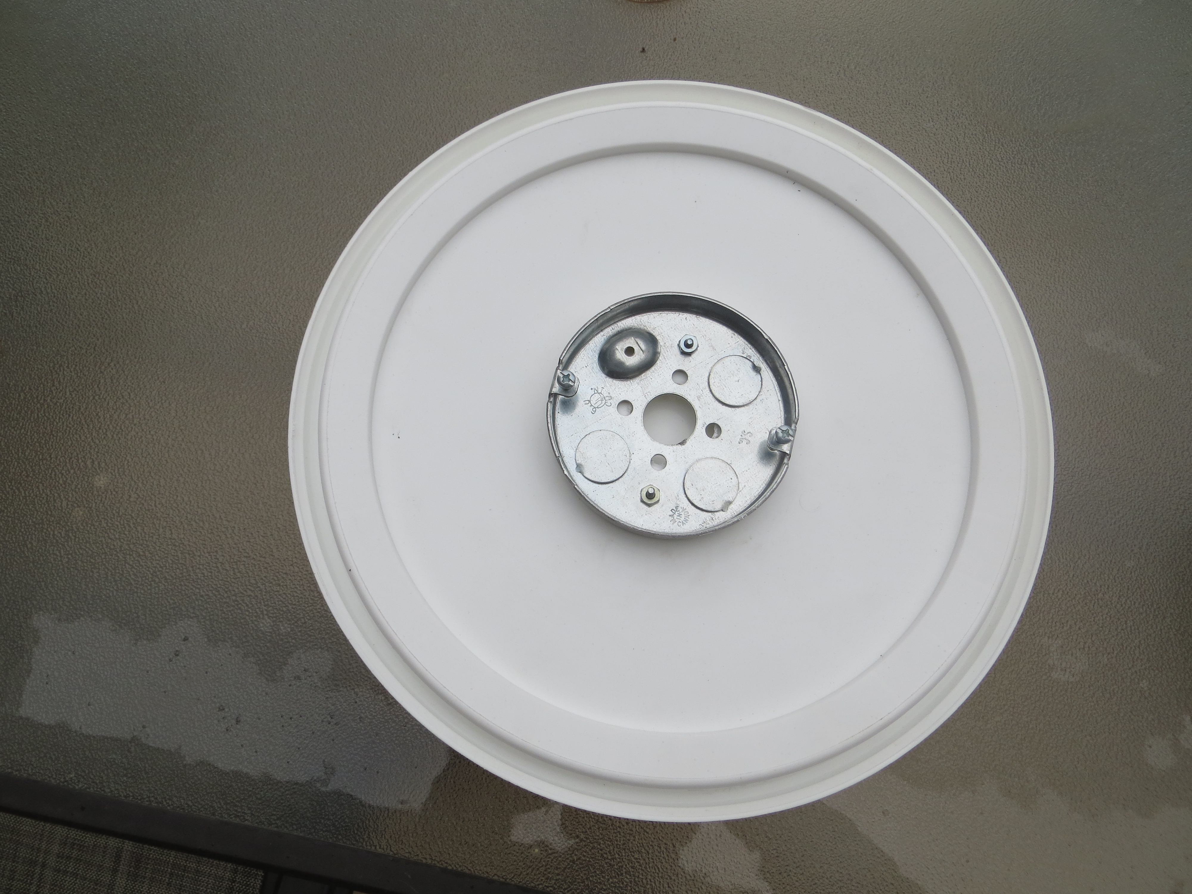 Camp Light / Bucket Light 9 Steps Instructables