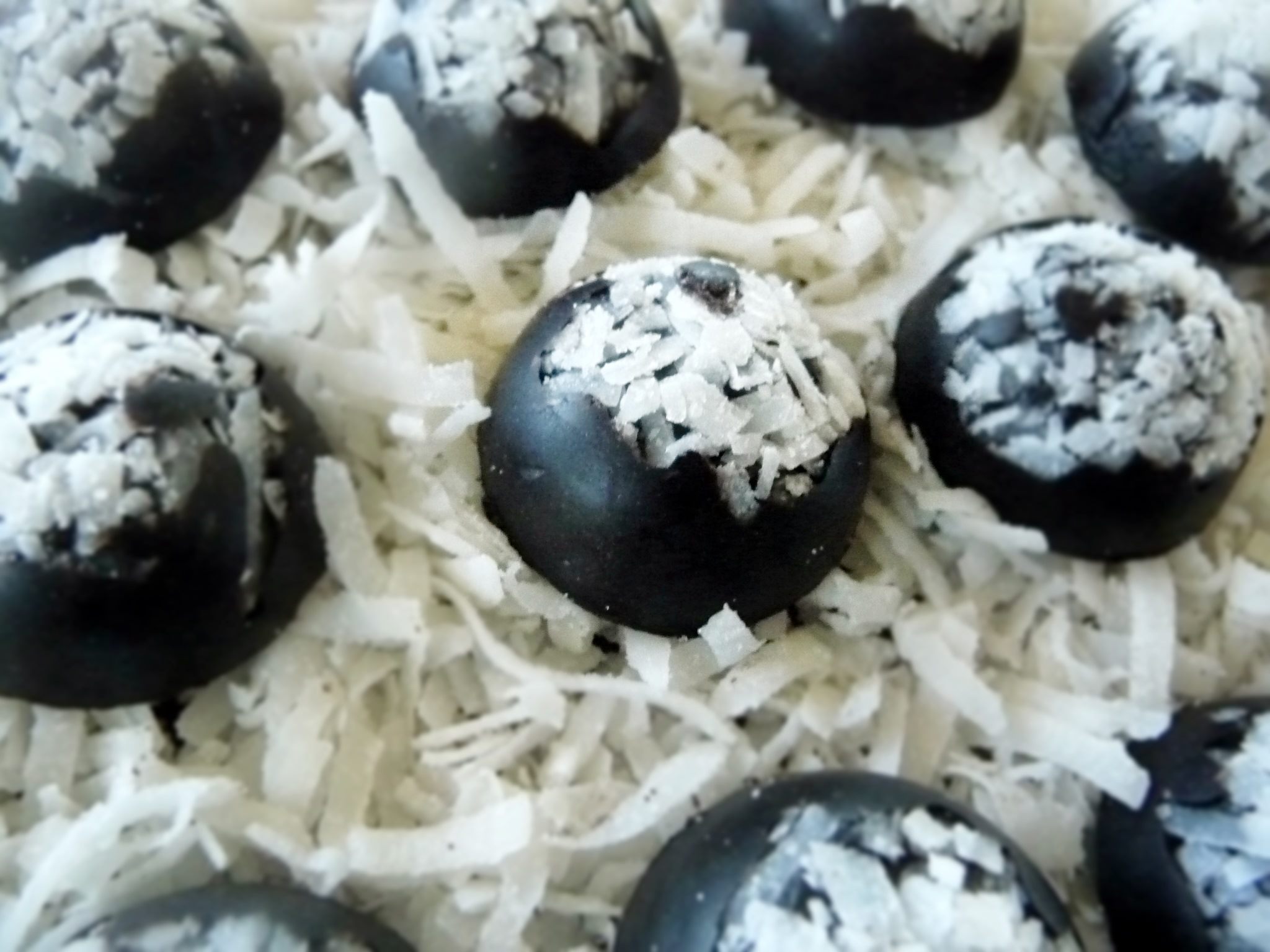 Homemade Coconut Oil Chocolates Sugarfree and Low Carb! (with