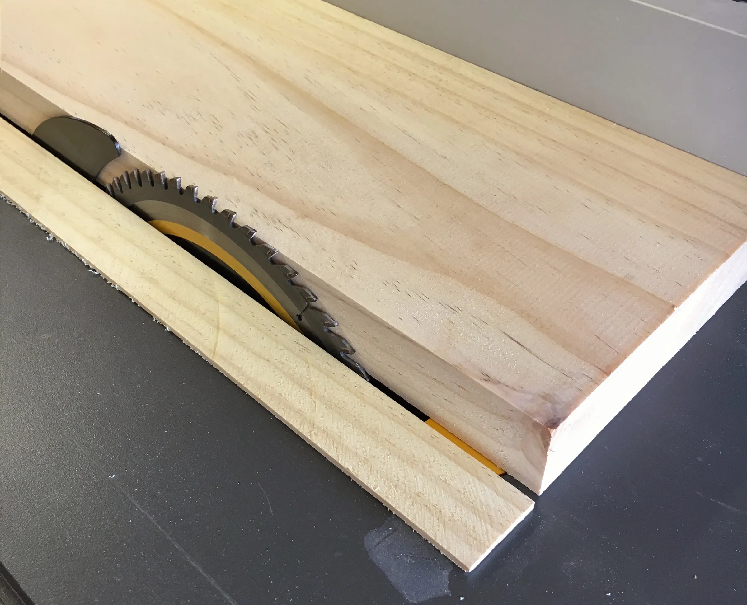 Adding Wooden Splines and Some Nice Feet to Your Wooden Boxes 8 Steps