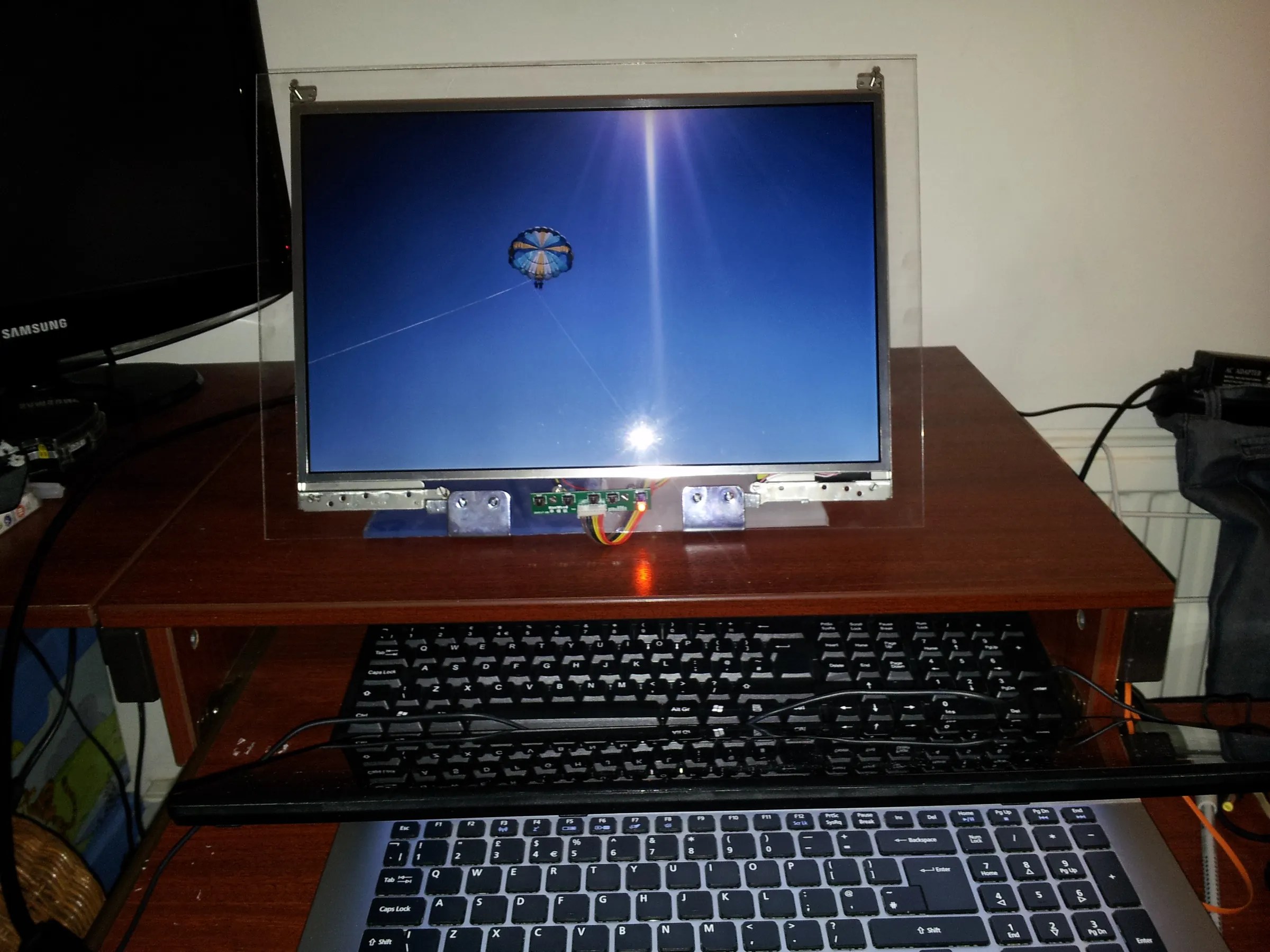 Turn a Dead Laptop Into a Monitor With Plexiglas Stand 11 Steps (with