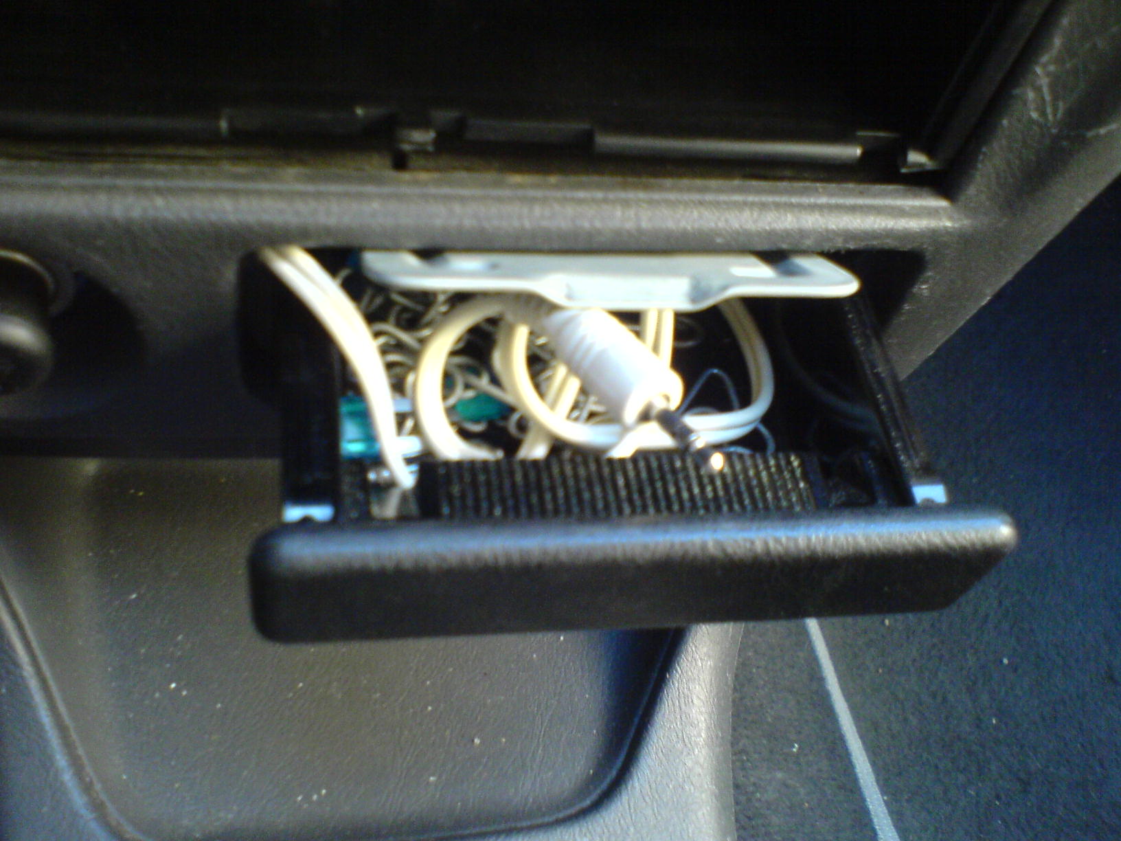 How to Connect Your Mp3 or Ipod on a Car Cdplayer. 6 Steps (with