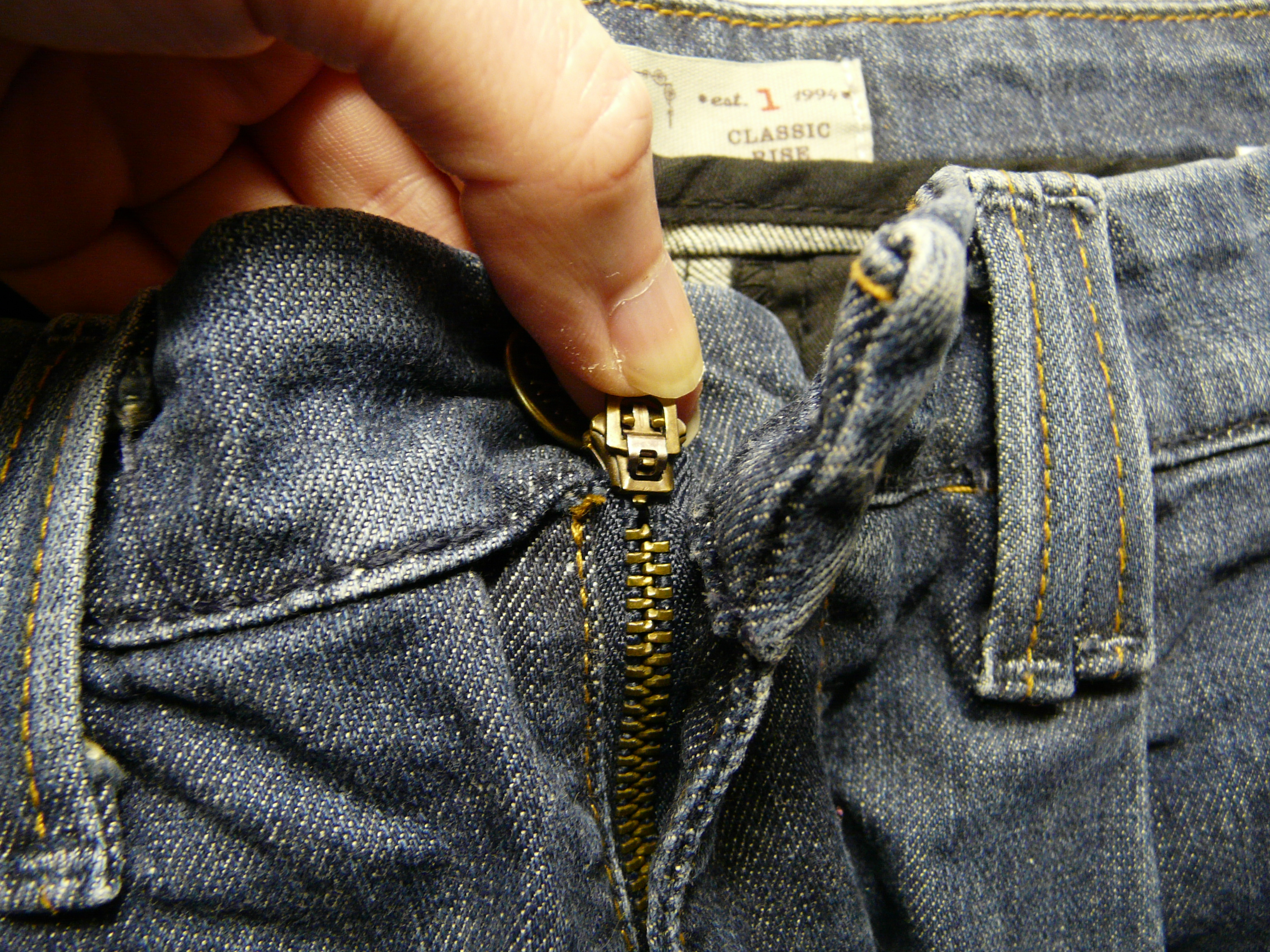 How to Repair a Jeans Zipper That Won't Stay Up : 4 Steps (with